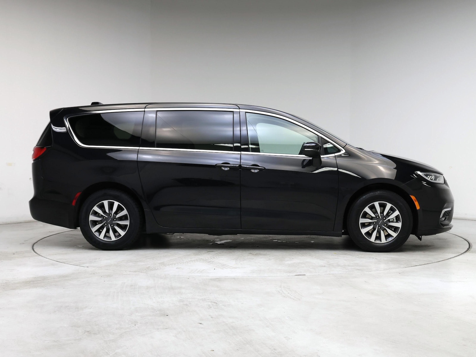 2023 Chrysler Pacifica Hybrid Touring L - Photo 8