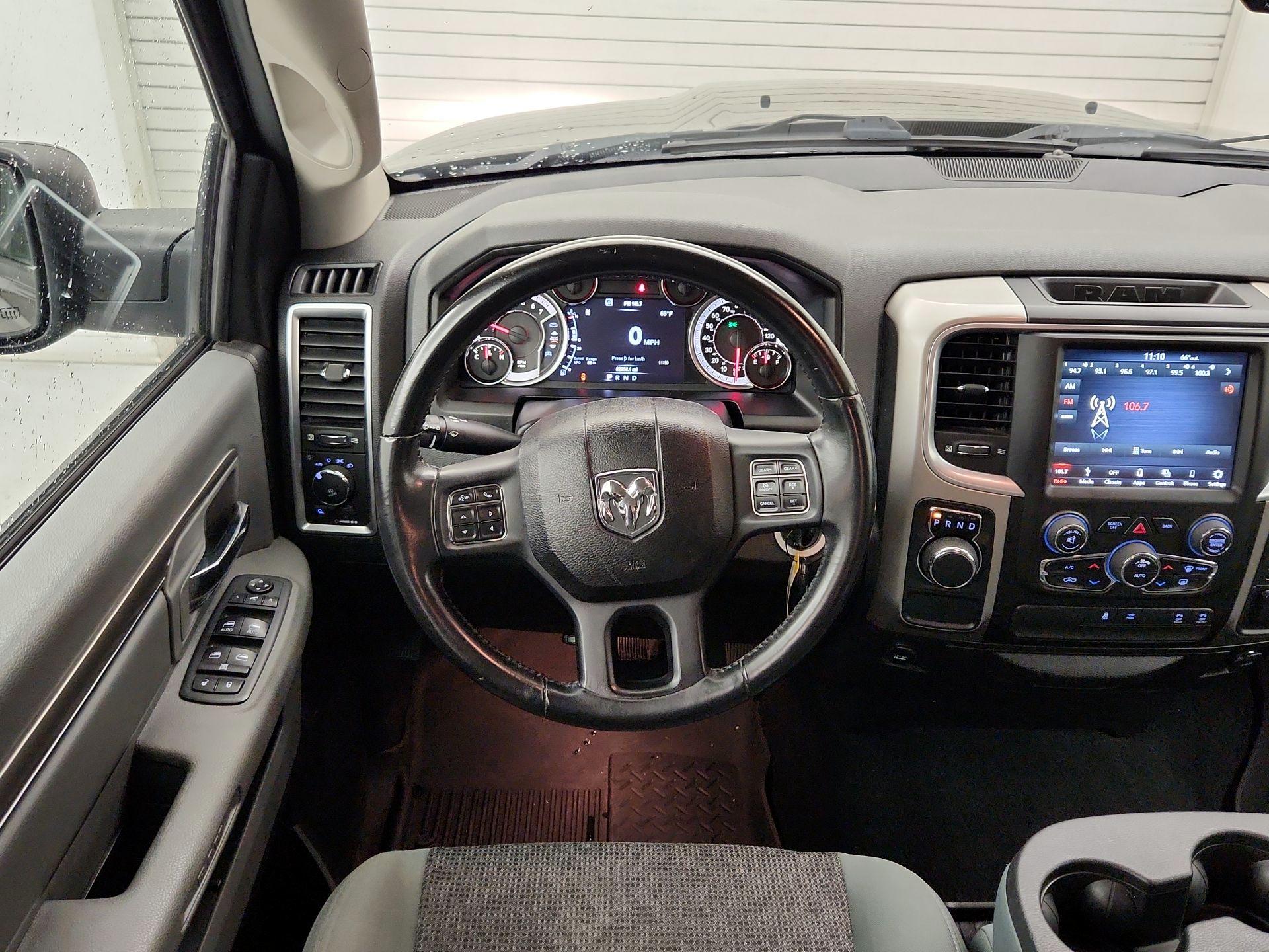Thumbnail: 2019 RAM 1500 Classic - 10