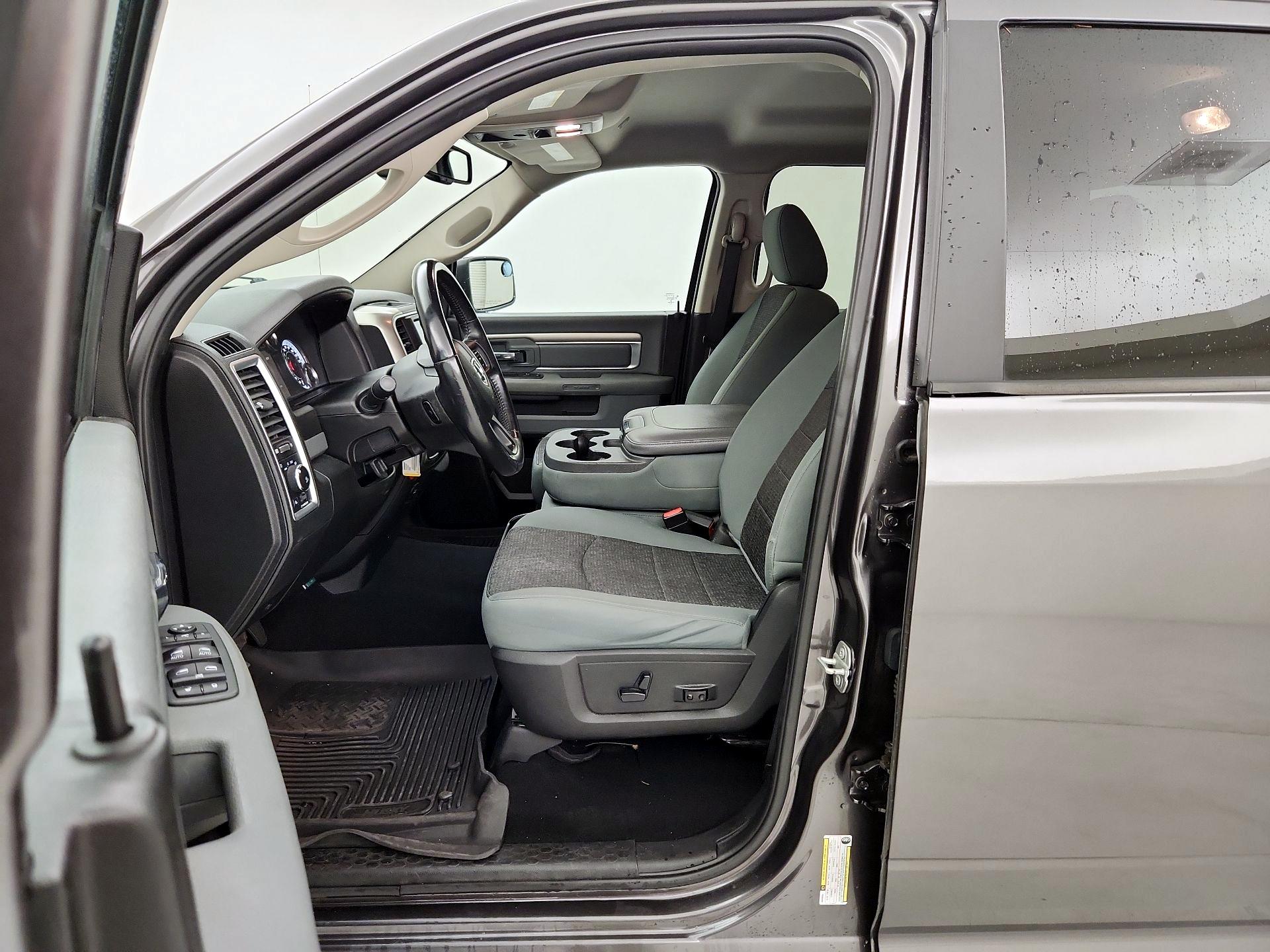 Thumbnail: 2019 RAM 1500 Classic - 11