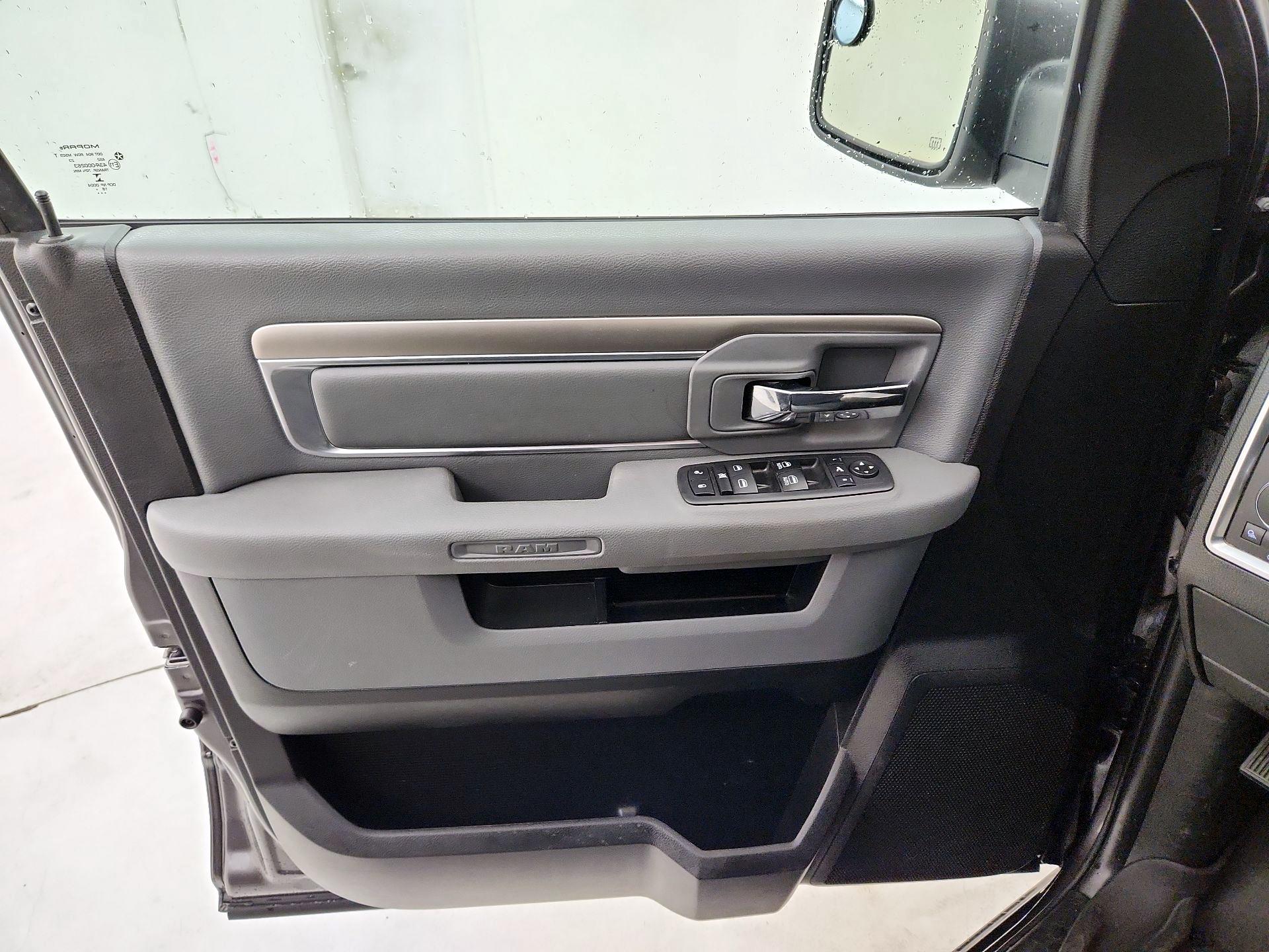 Thumbnail: 2019 RAM 1500 Classic - 12