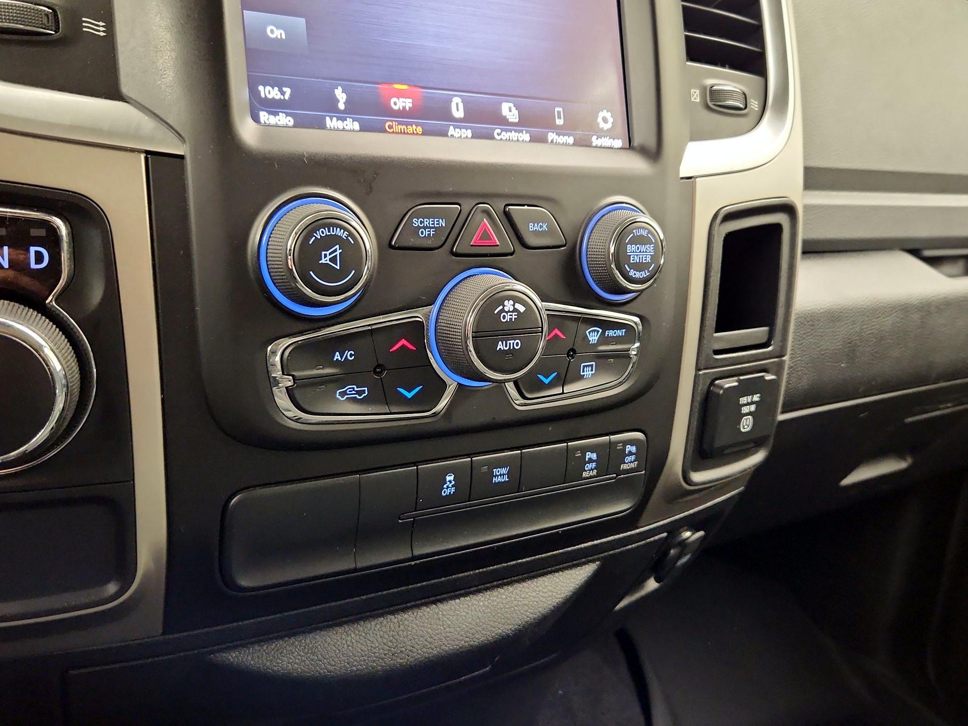 Thumbnail: 2019 RAM 1500 Classic - 16