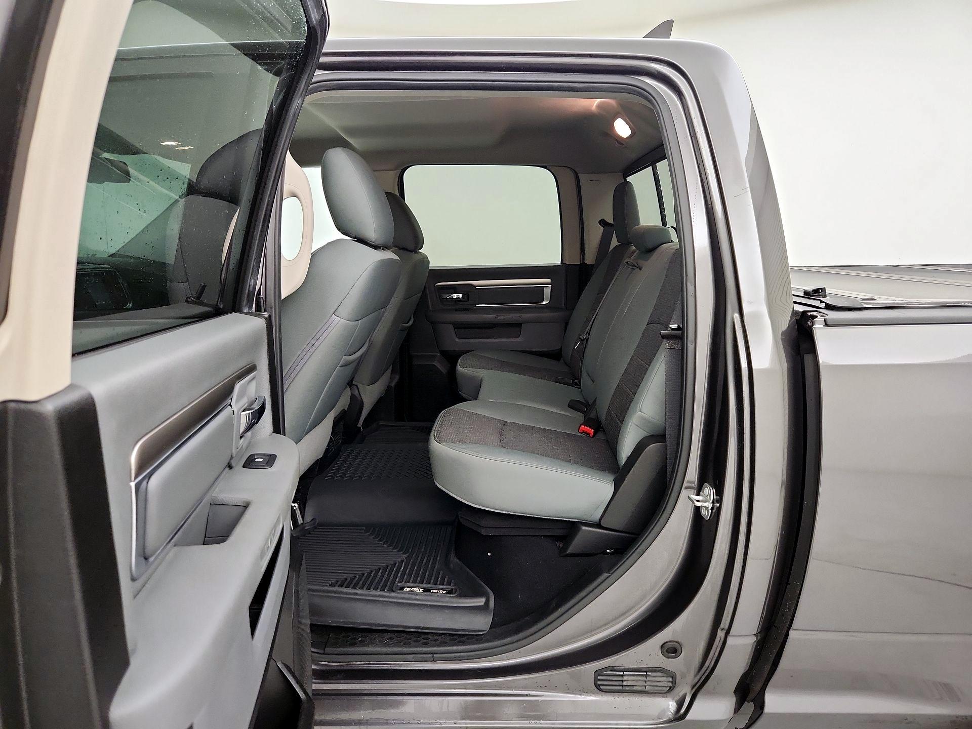 Thumbnail: 2019 RAM 1500 Classic - 19