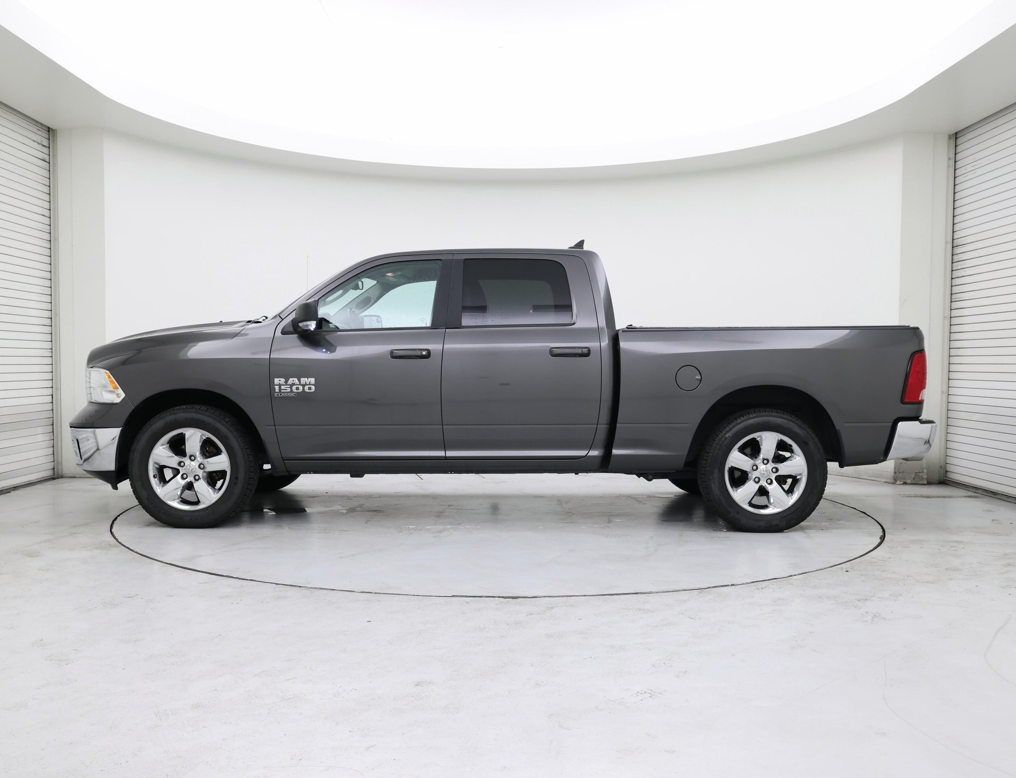 Thumbnail: 2019 RAM 1500 Classic - 3