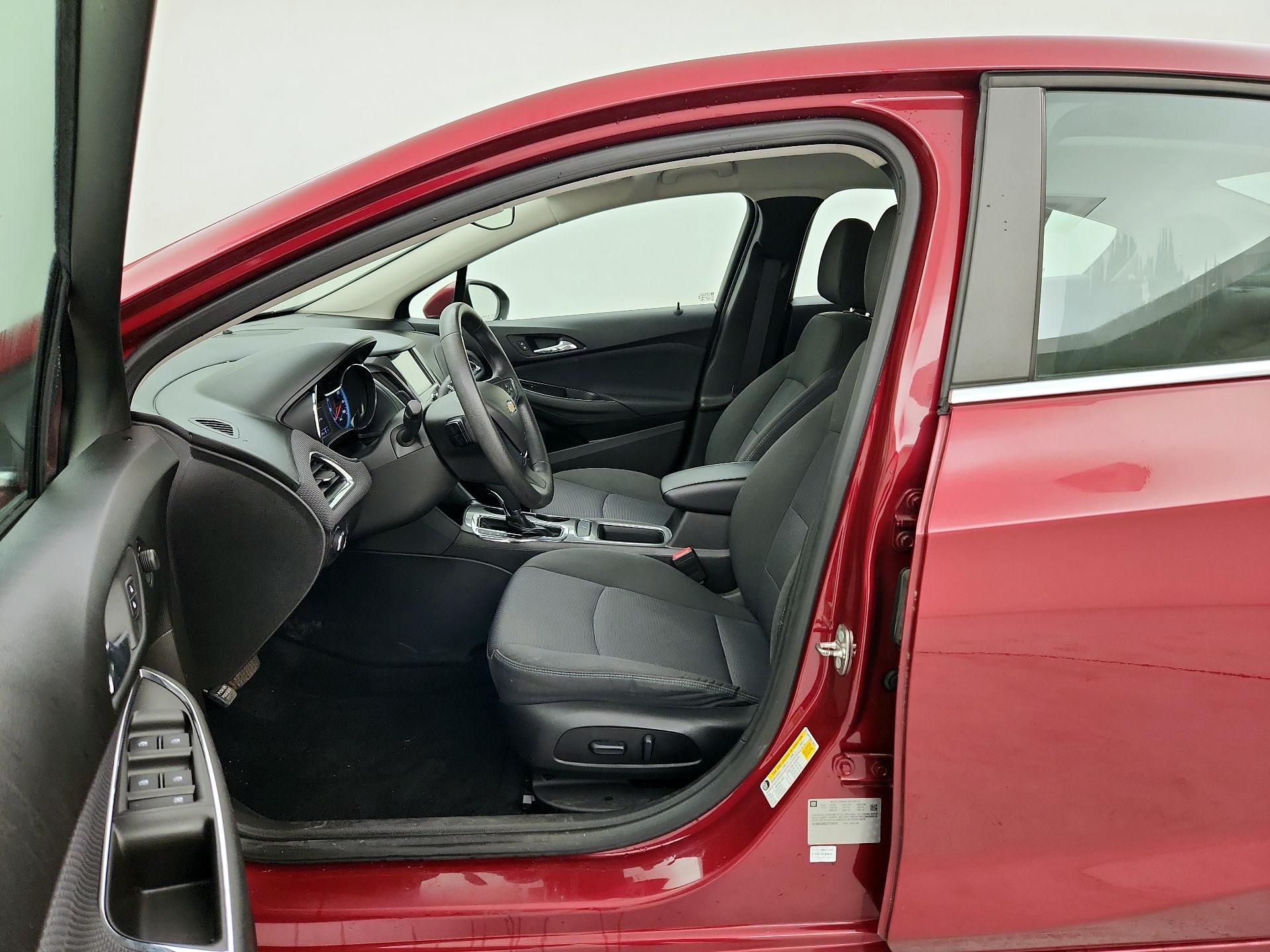 Thumbnail: 2018 Chevrolet Cruze - 11