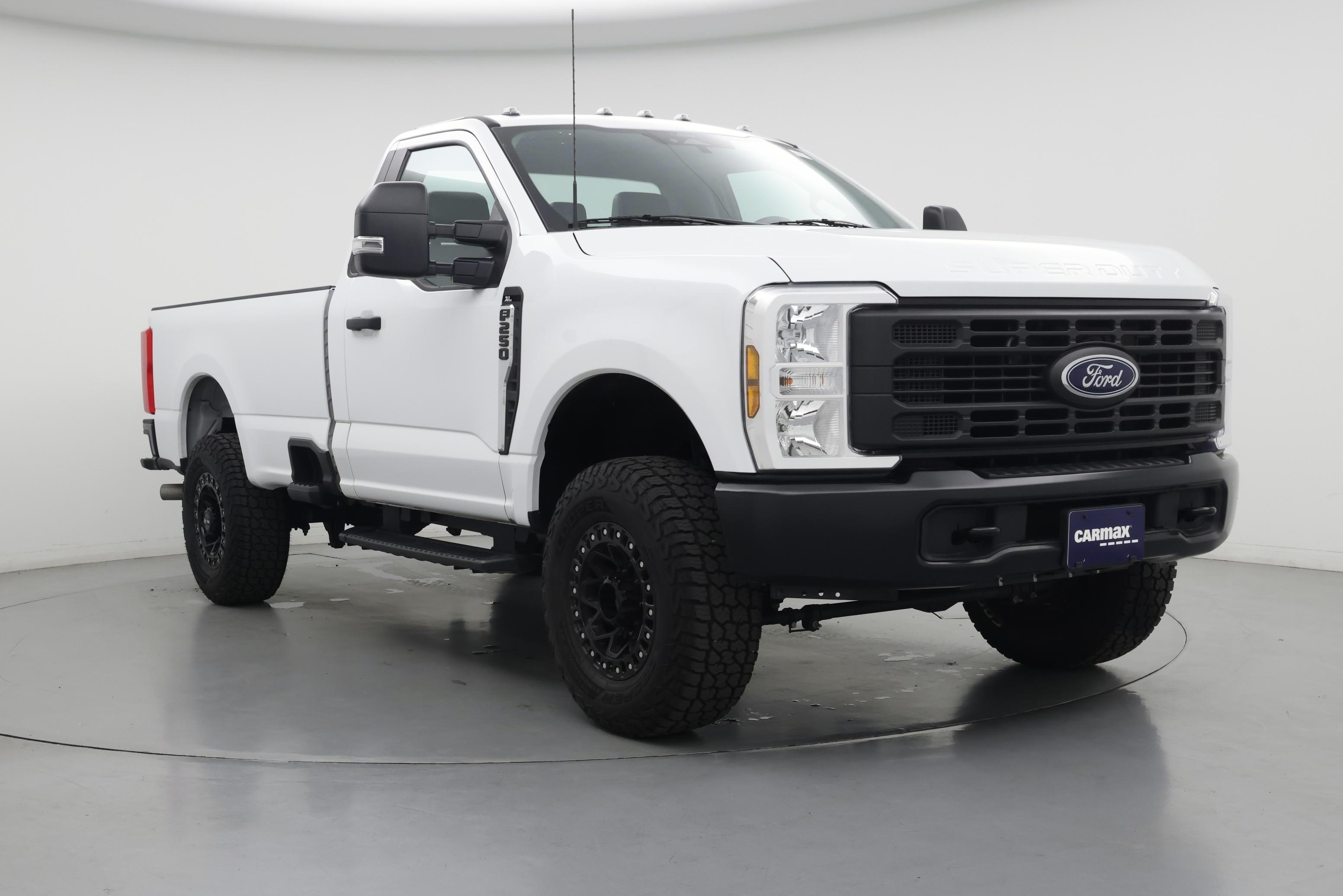 White 2024 Ford F-250 Super Duty Pickup Truck Four-Wheel Drive Automatic
