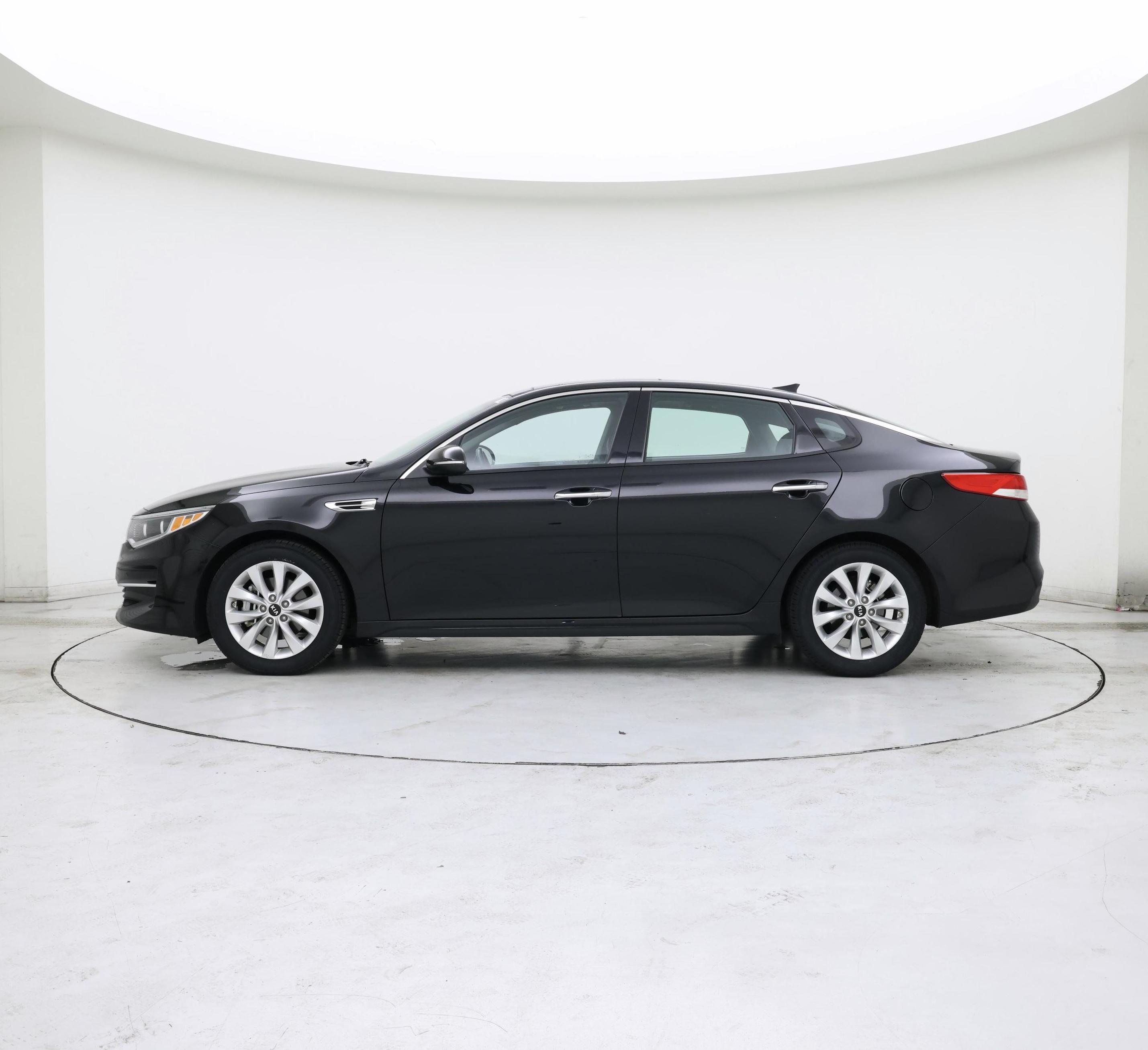 Thumbnail: 2018 Kia Optima - 3