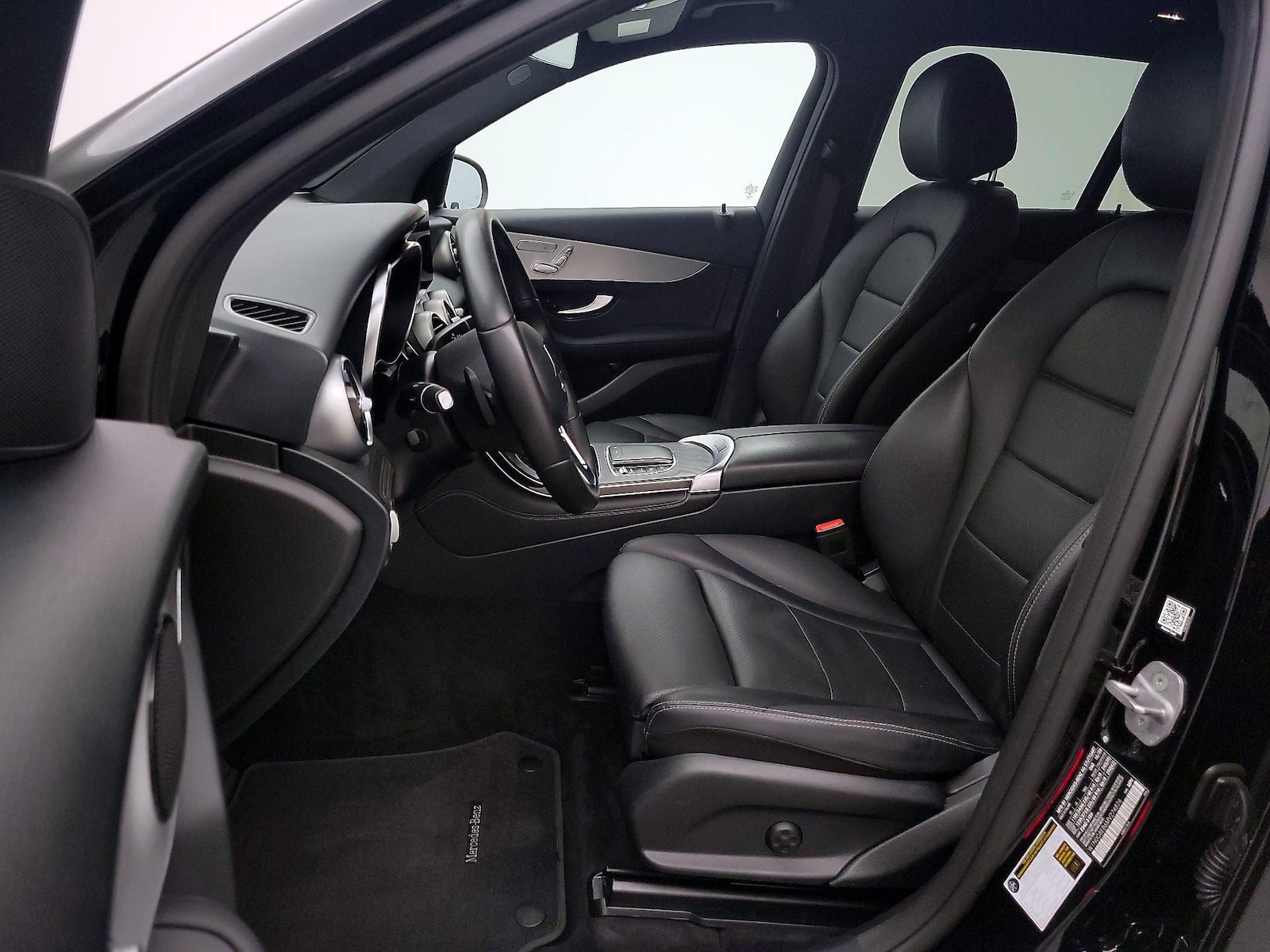 2021 Mercedes-Benz GLC GLC300 - Photo 12