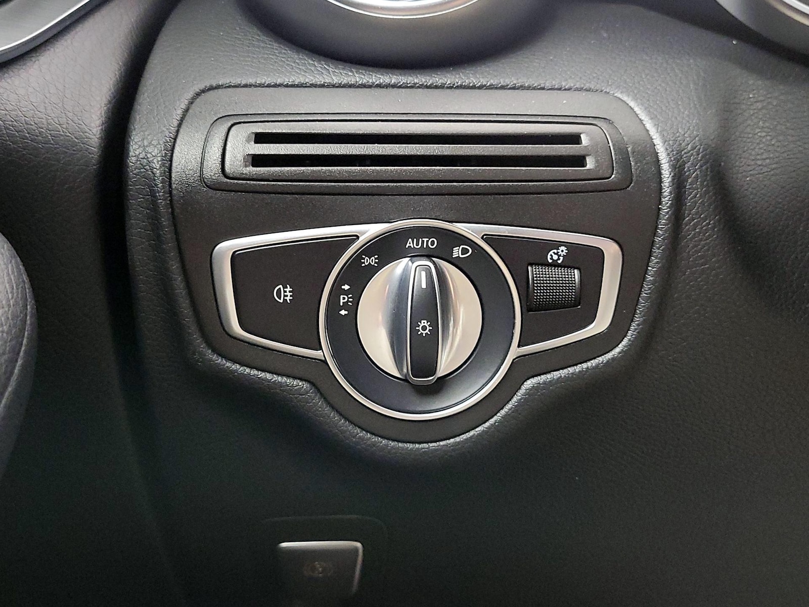 2021 Mercedes-Benz GLC GLC300 - Photo 14