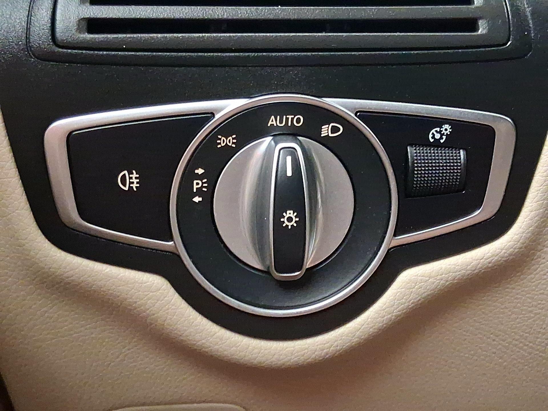 Thumbnail: 2021 Mercedes-Benz GLC - 13
