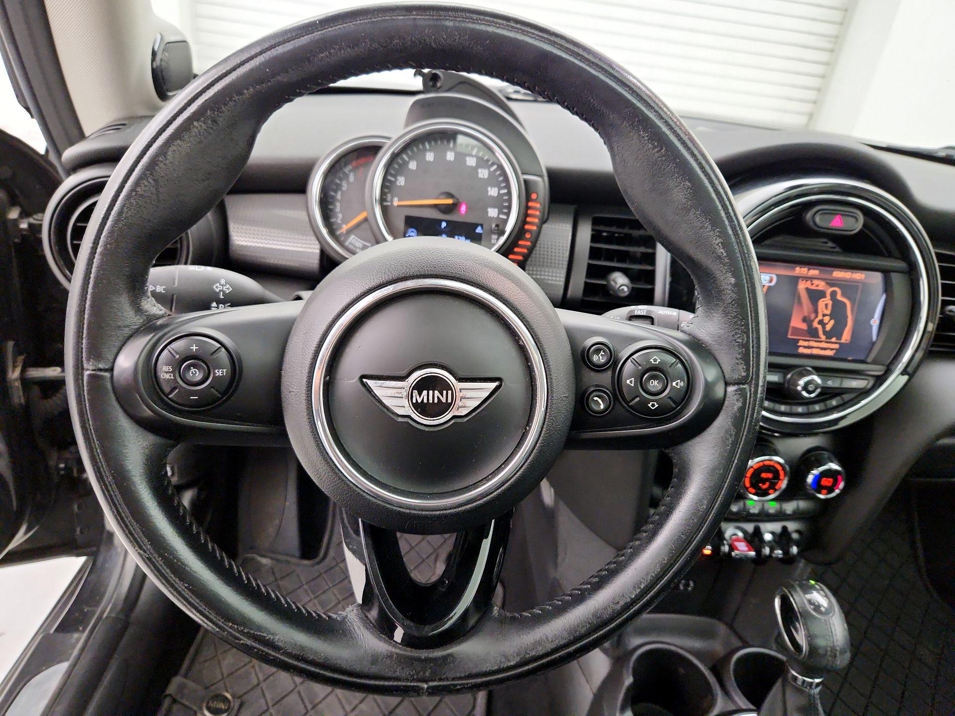 Thumbnail: 2016 MINI Cooper Hardtop - 10