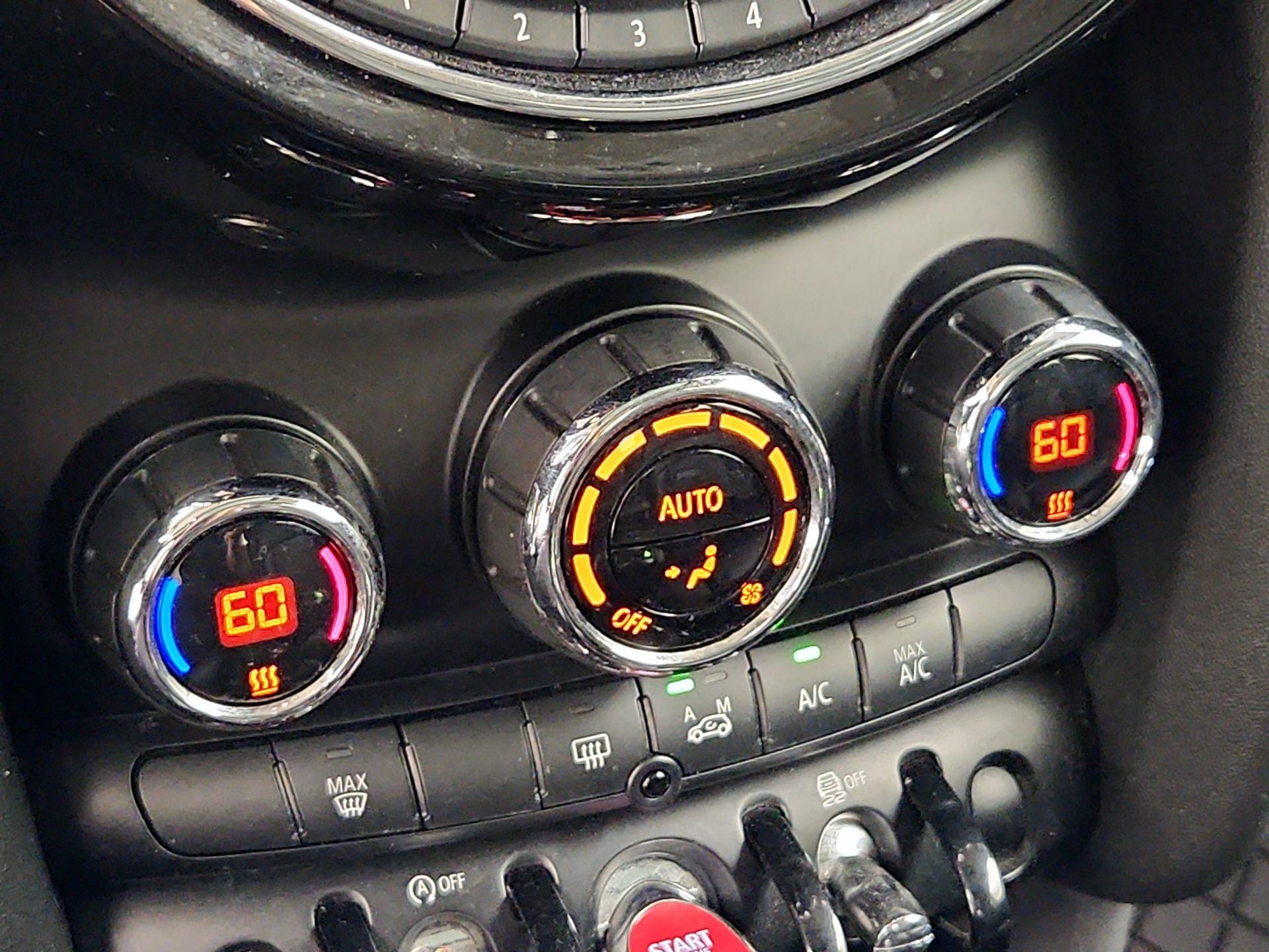 Thumbnail: 2016 MINI Cooper Hardtop - 15