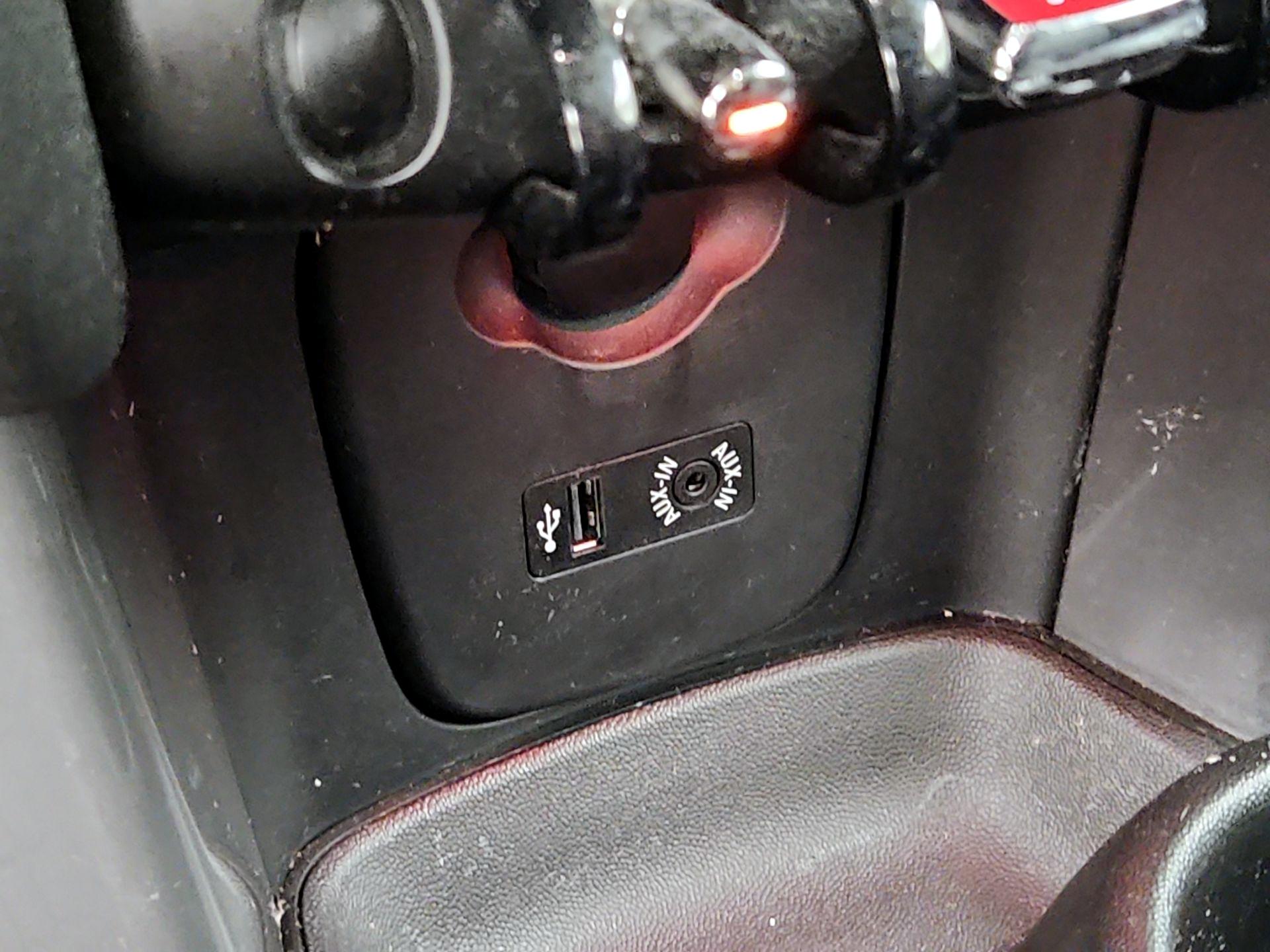 Thumbnail: 2016 MINI Cooper Hardtop - 17