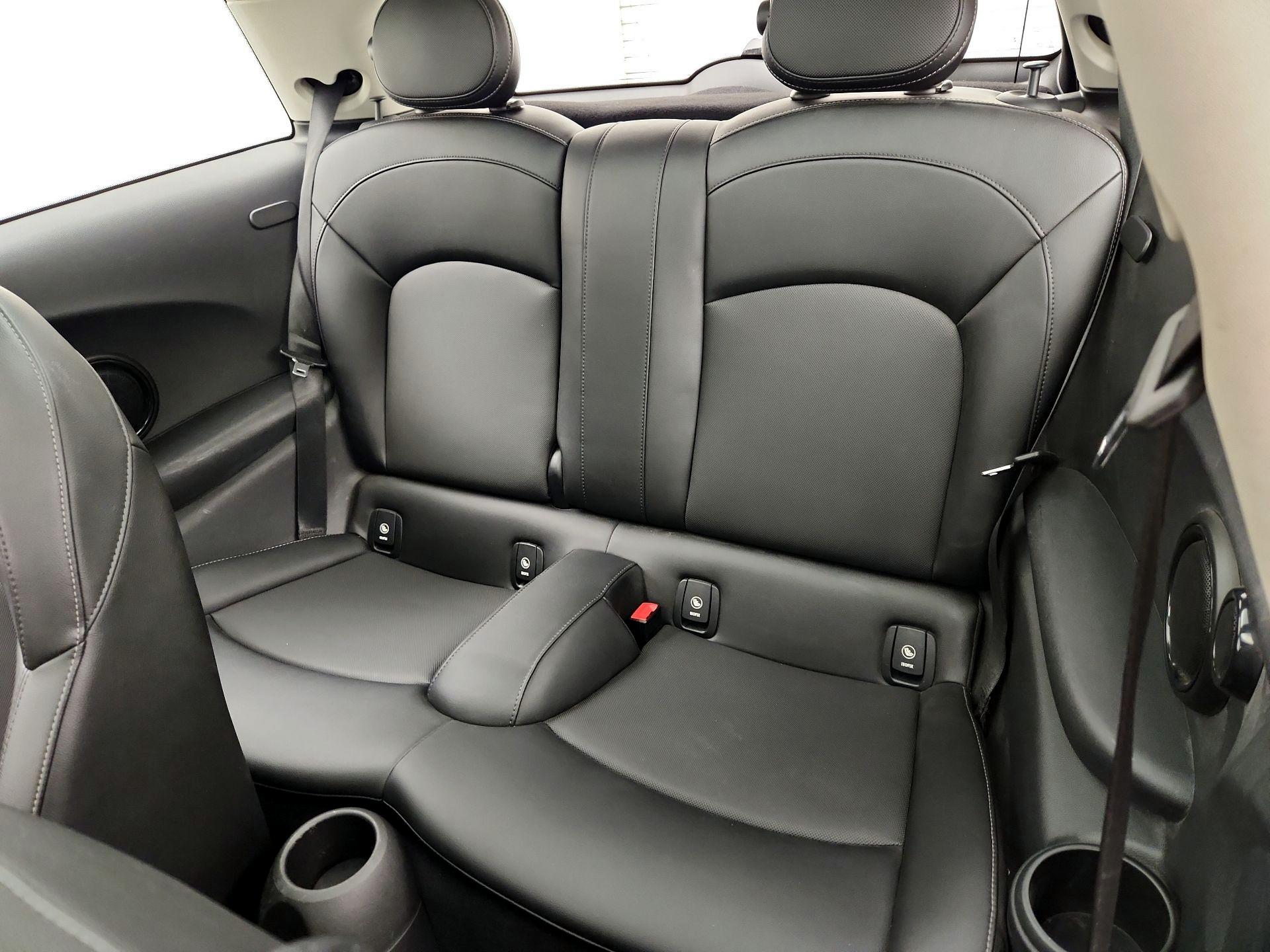 Thumbnail: 2016 MINI Cooper Hardtop - 19
