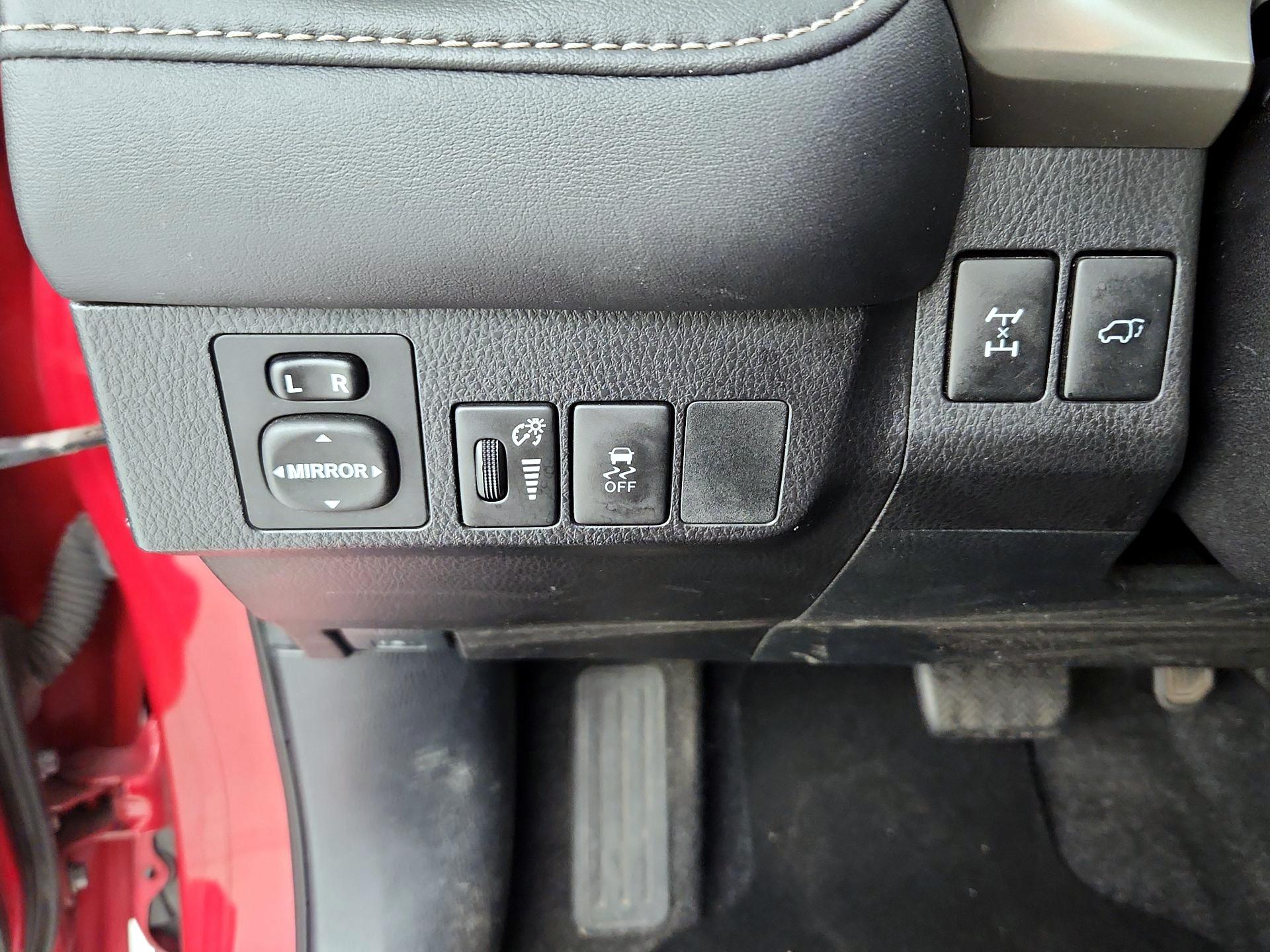Thumbnail: 2015 Toyota RAV4 - 13