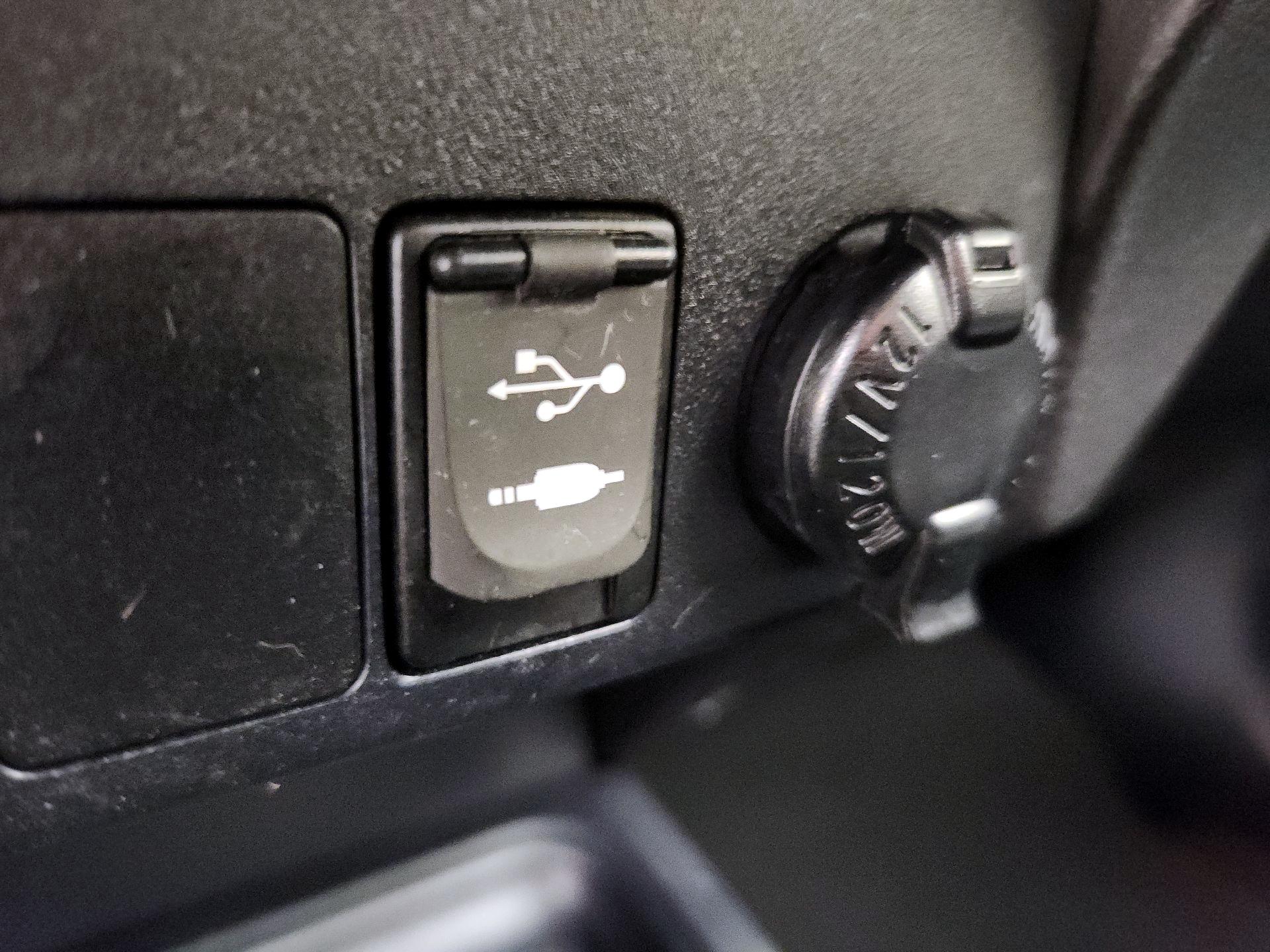 Thumbnail: 2015 Toyota RAV4 - 18