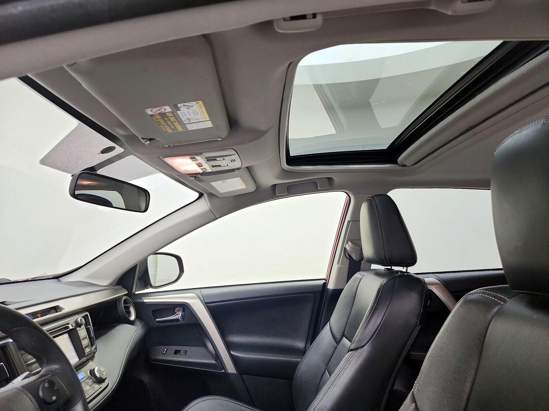 Thumbnail: 2015 Toyota RAV4 - 19