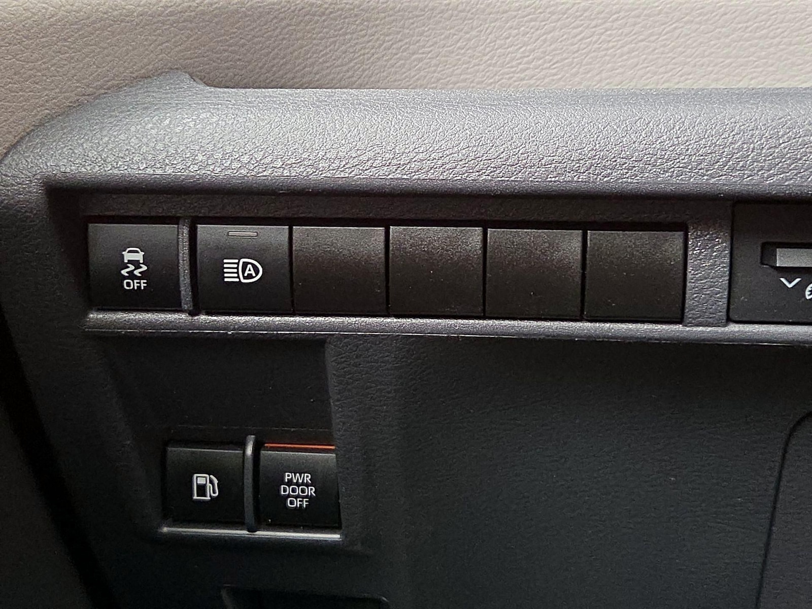 2022 Toyota Sienna XLE - Photo 14