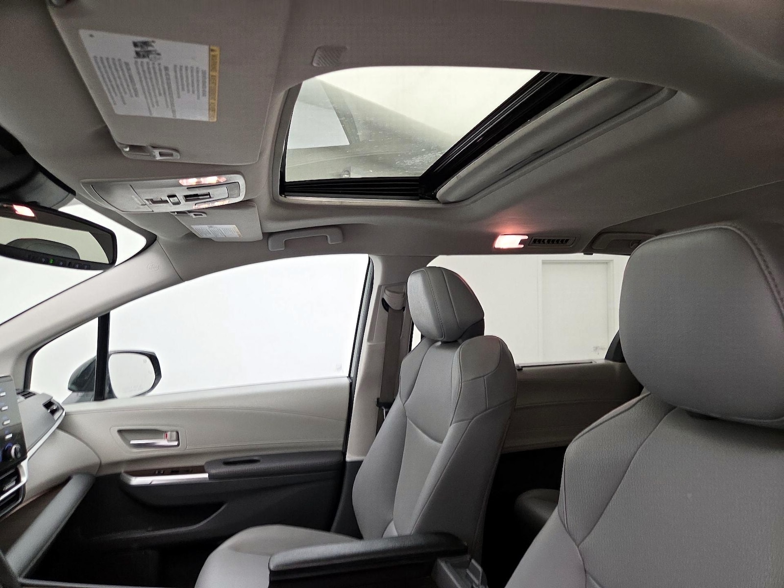 2022 Toyota Sienna XLE - Photo 21