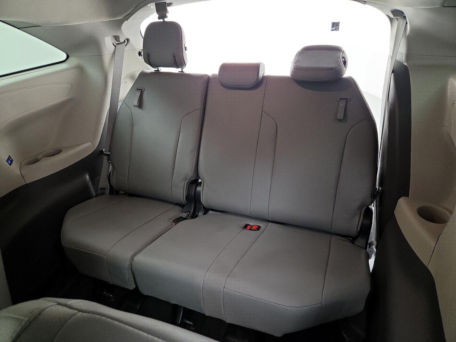 2022 Toyota Sienna XLE - Photo 23