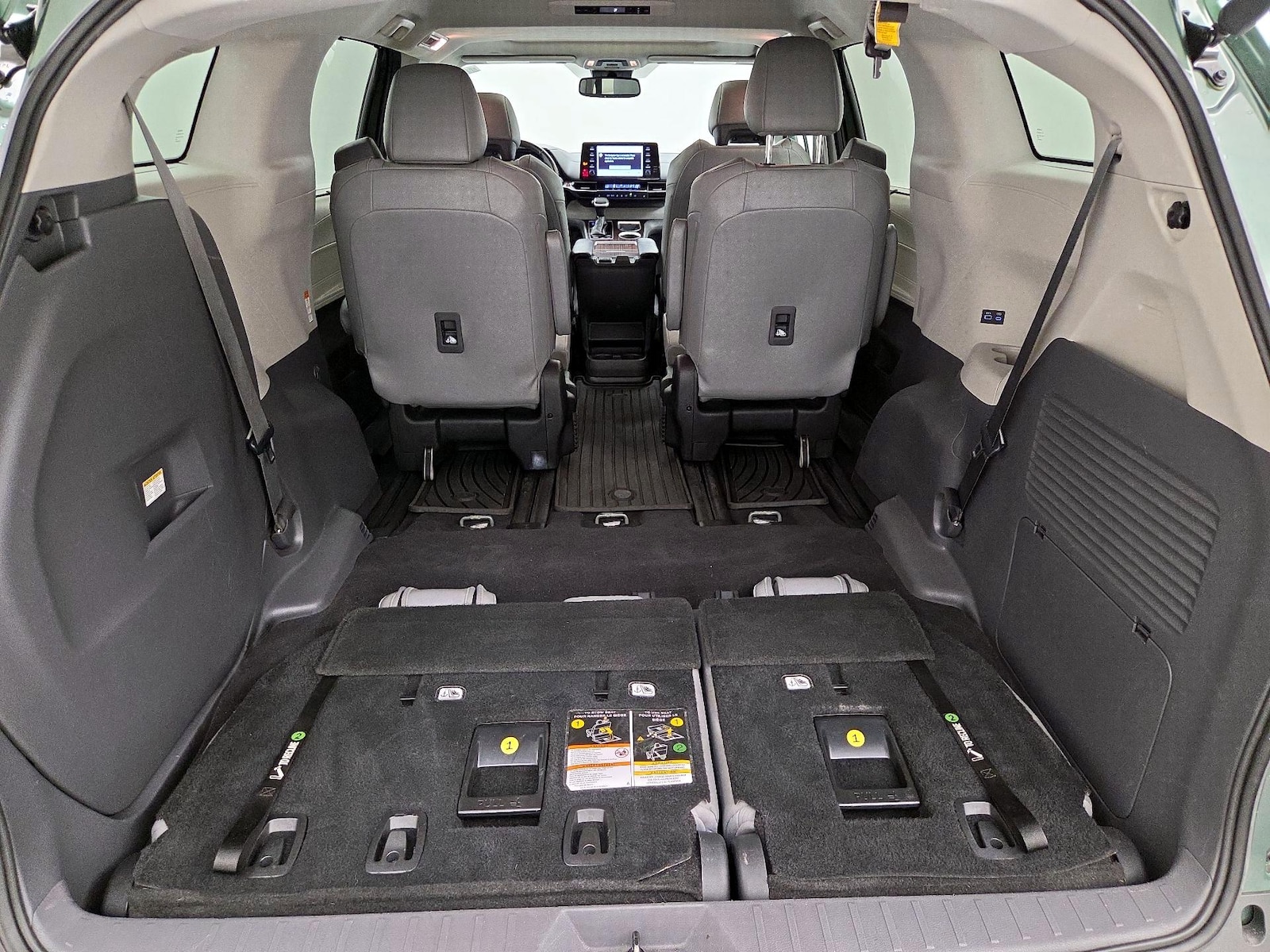 2022 Toyota Sienna XLE - Photo 25