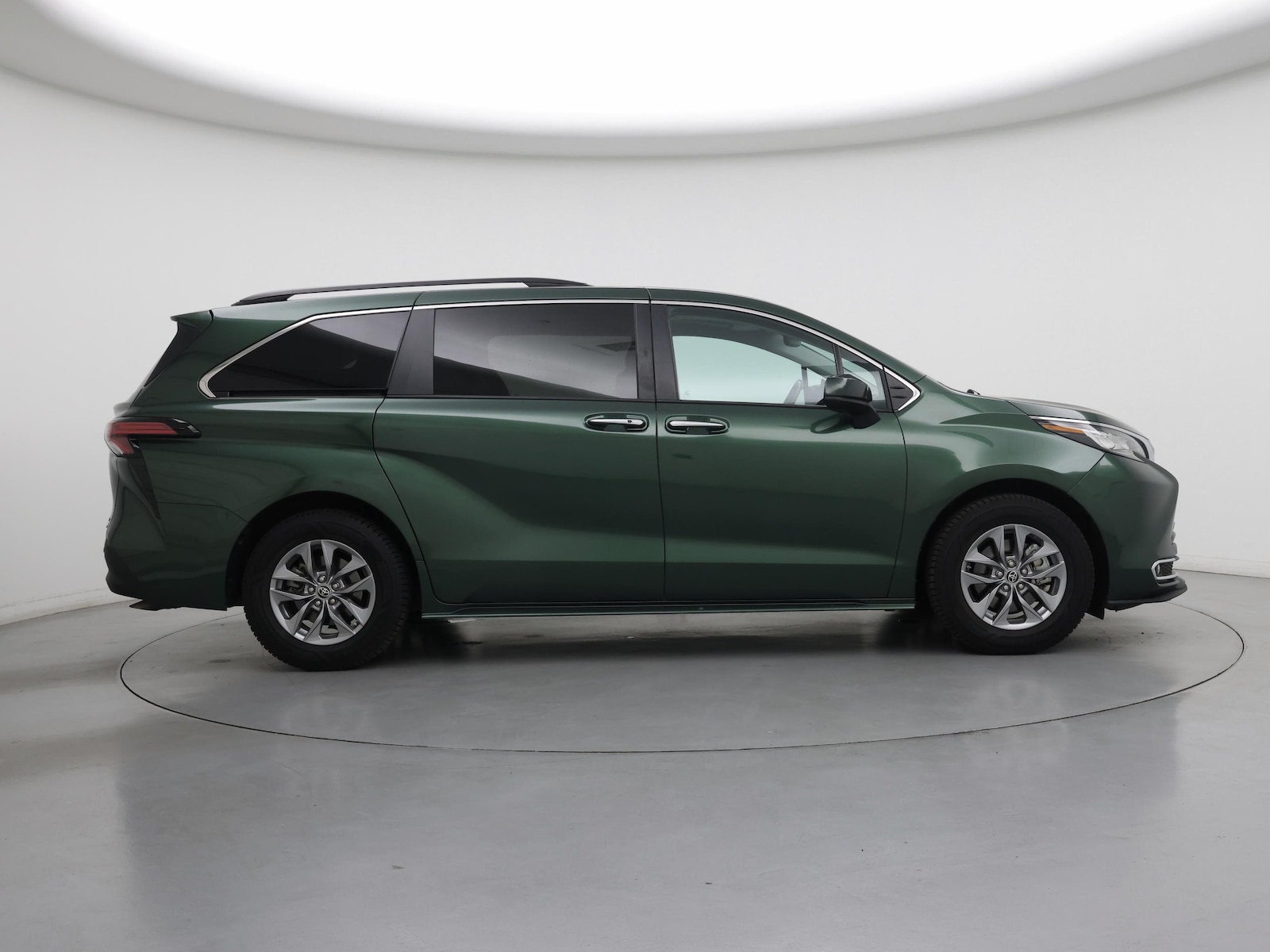2022 Toyota Sienna XLE - Photo 8