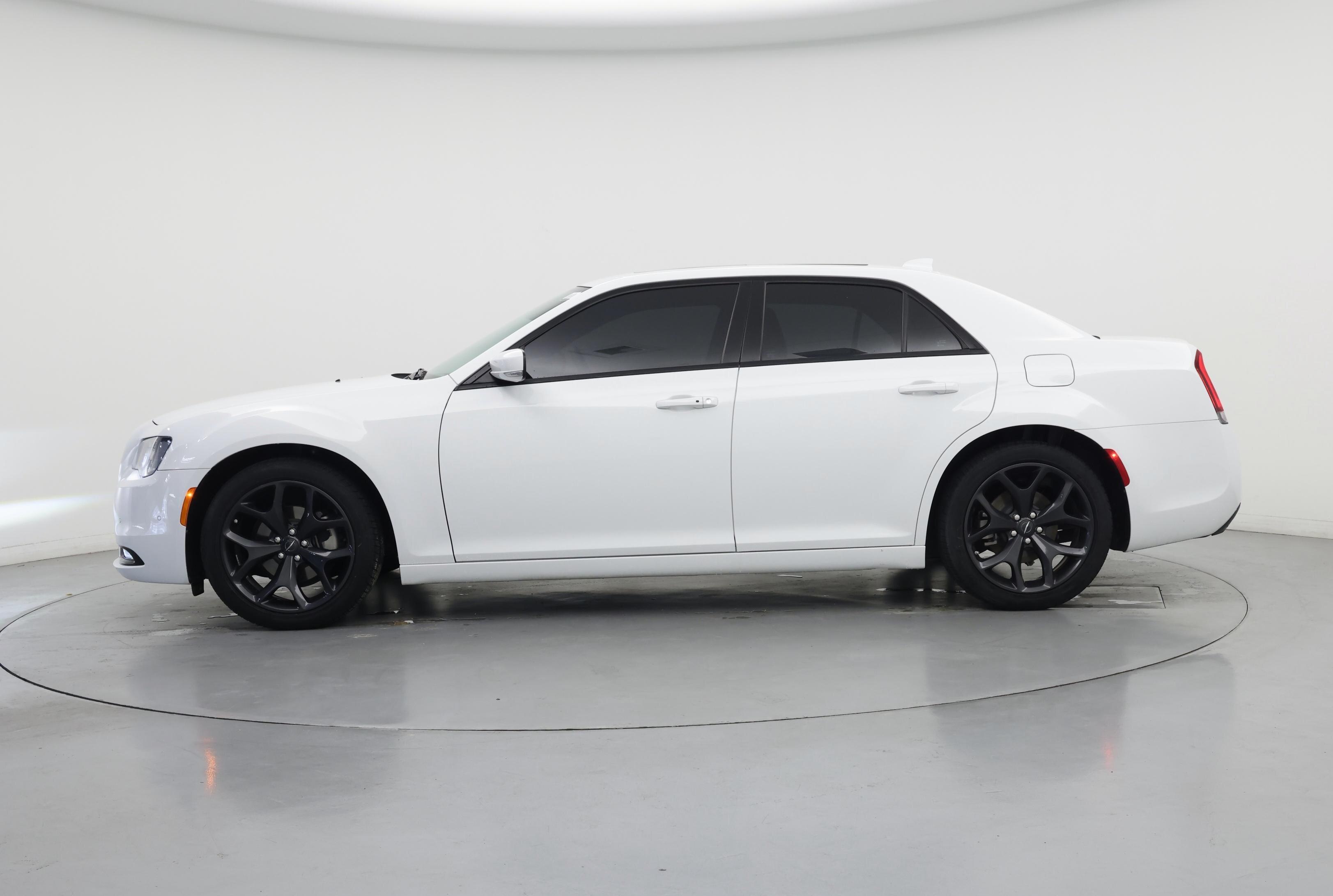 Thumbnail: 2023 Chrysler 300 - 3