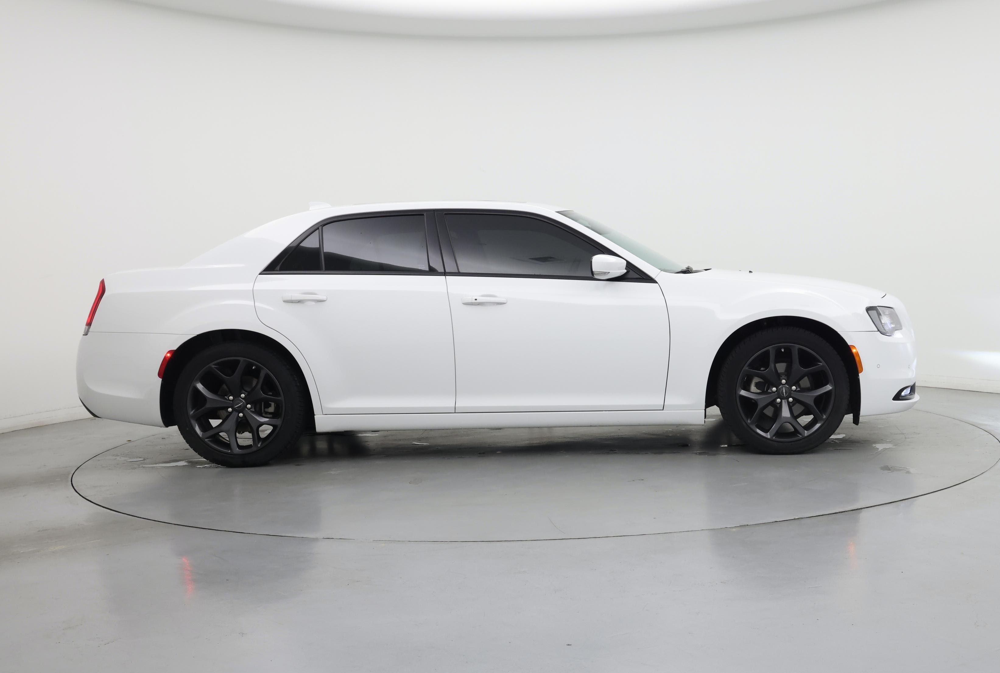 Thumbnail: 2023 Chrysler 300 - 7
