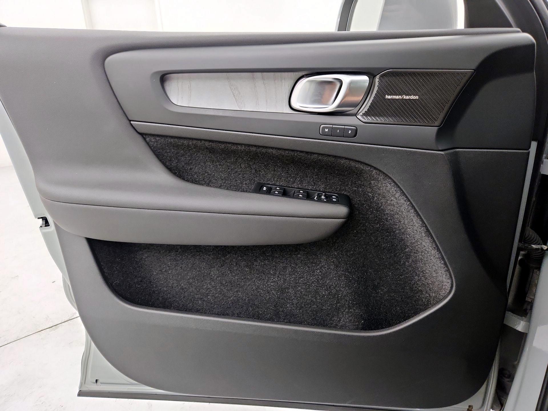 Thumbnail: 2024 Volvo XC40 - 12