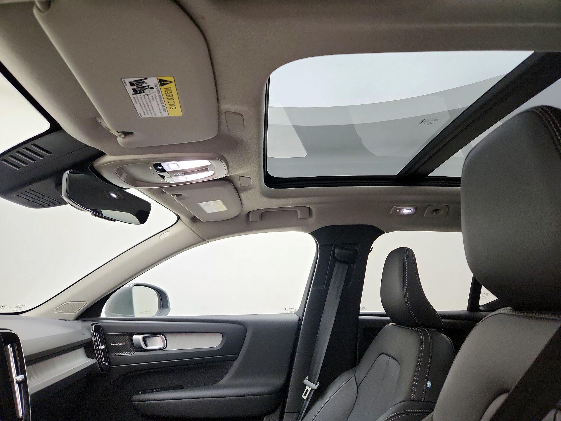 Thumbnail: 2024 Volvo XC40 - 20