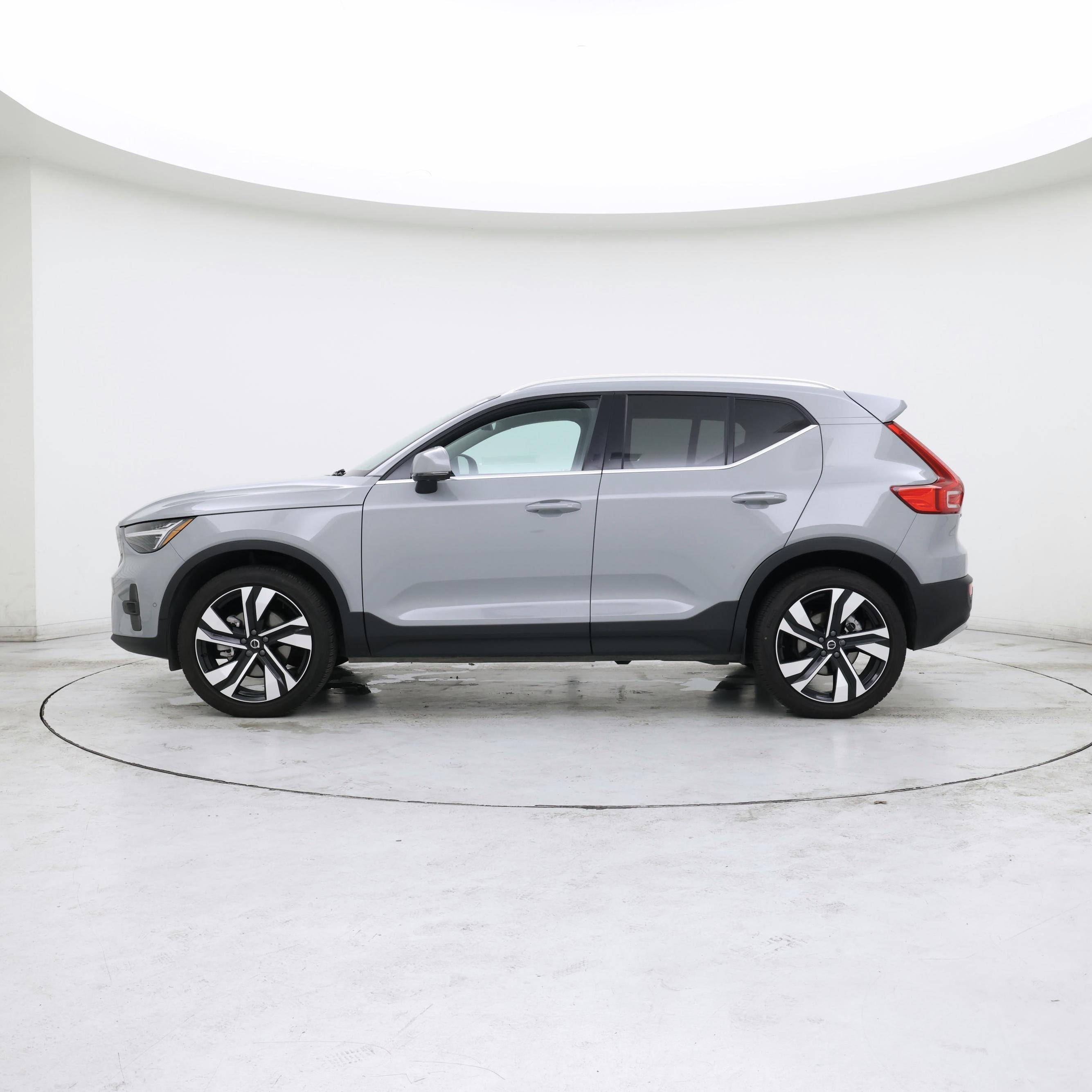 Thumbnail: 2024 Volvo XC40 - 3