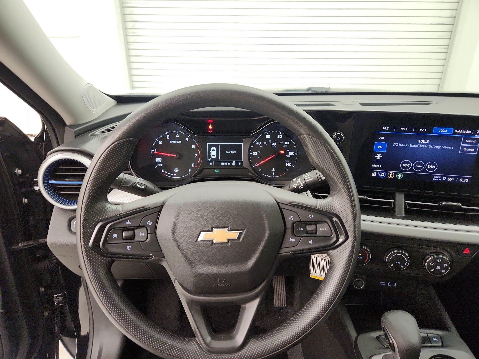 Thumbnail: 2024 Chevrolet Trax - 10