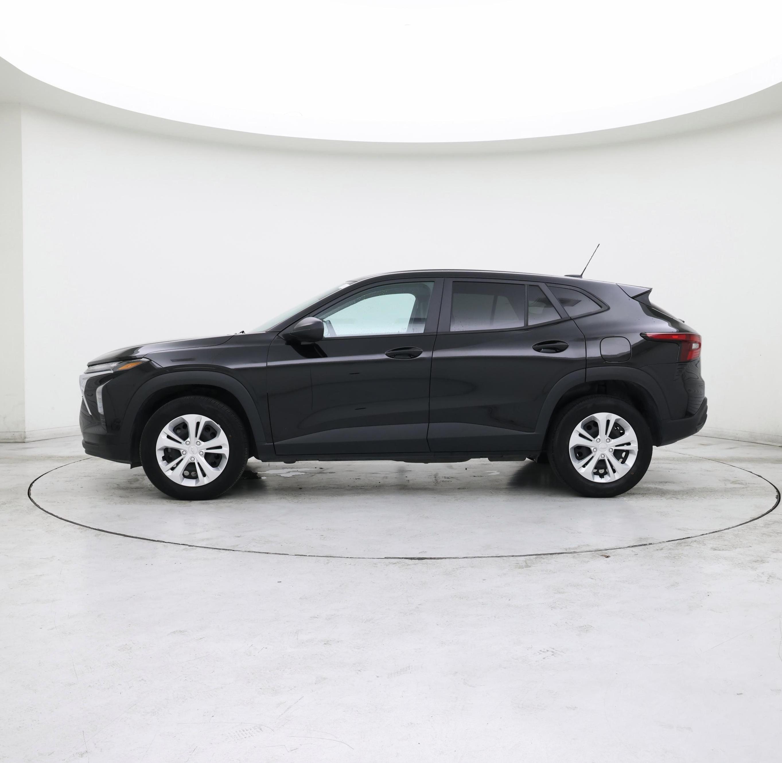Thumbnail: 2024 Chevrolet Trax - 3