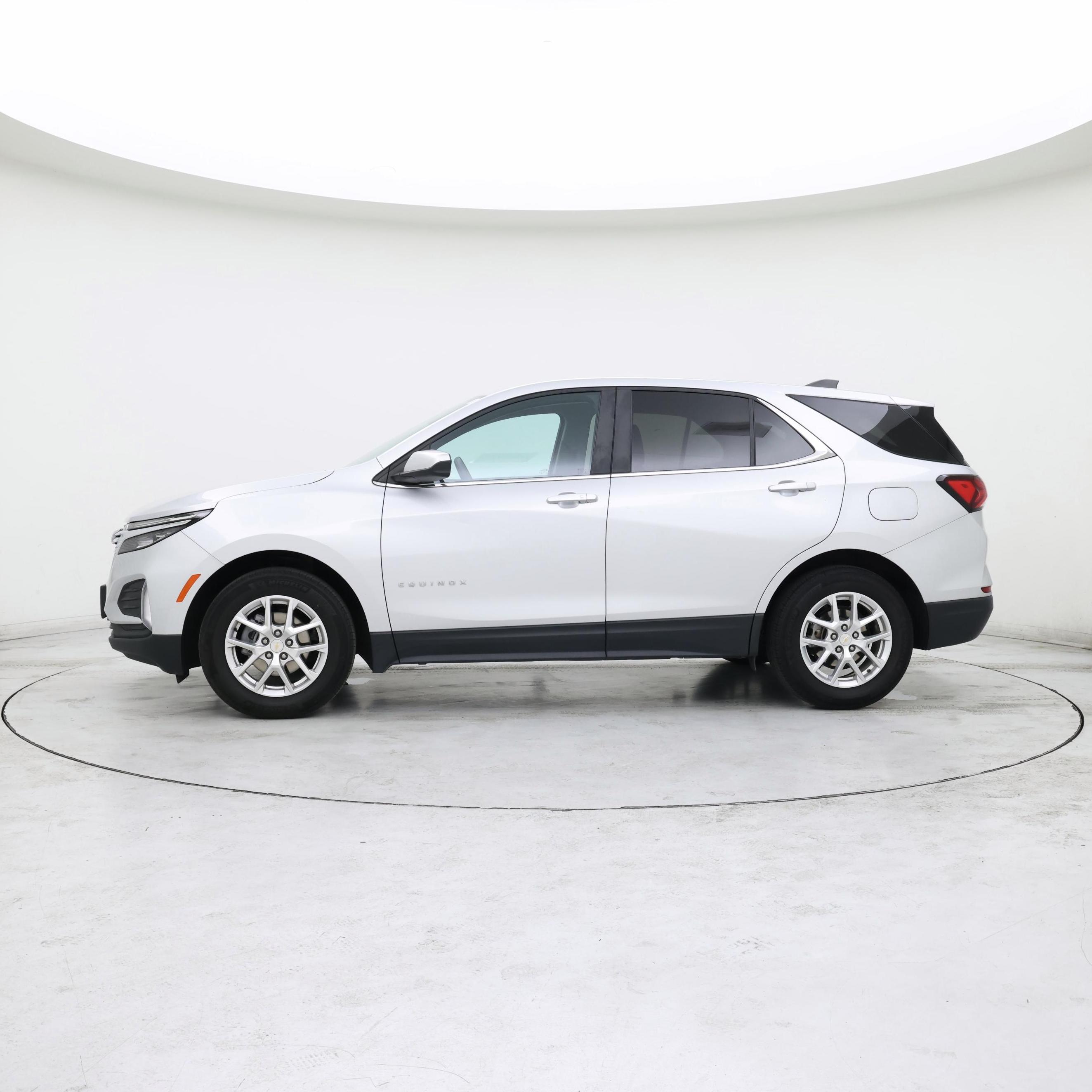 Thumbnail: 2022 Chevrolet Equinox - 3