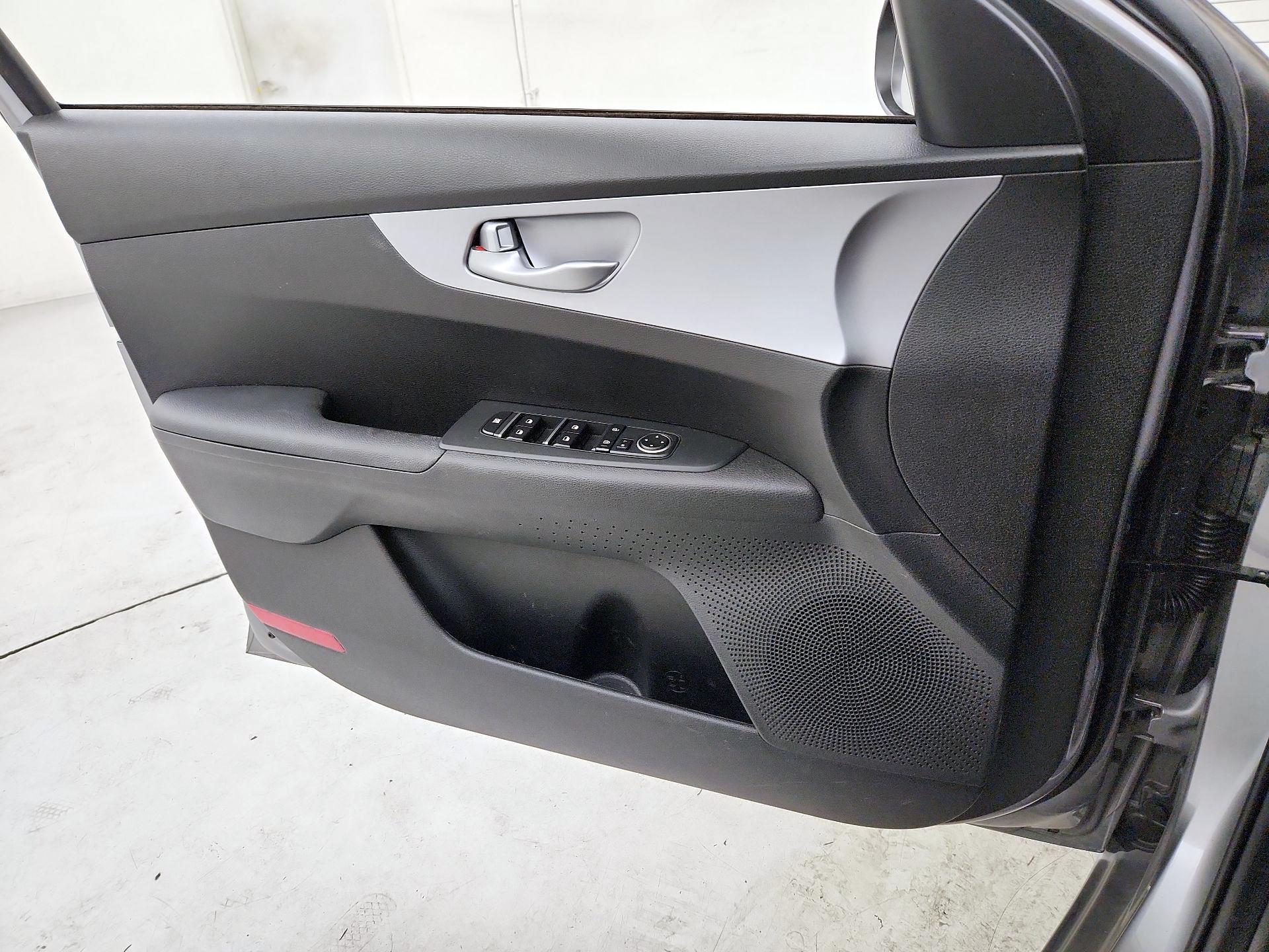 Thumbnail: 2023 Kia Forte - 12