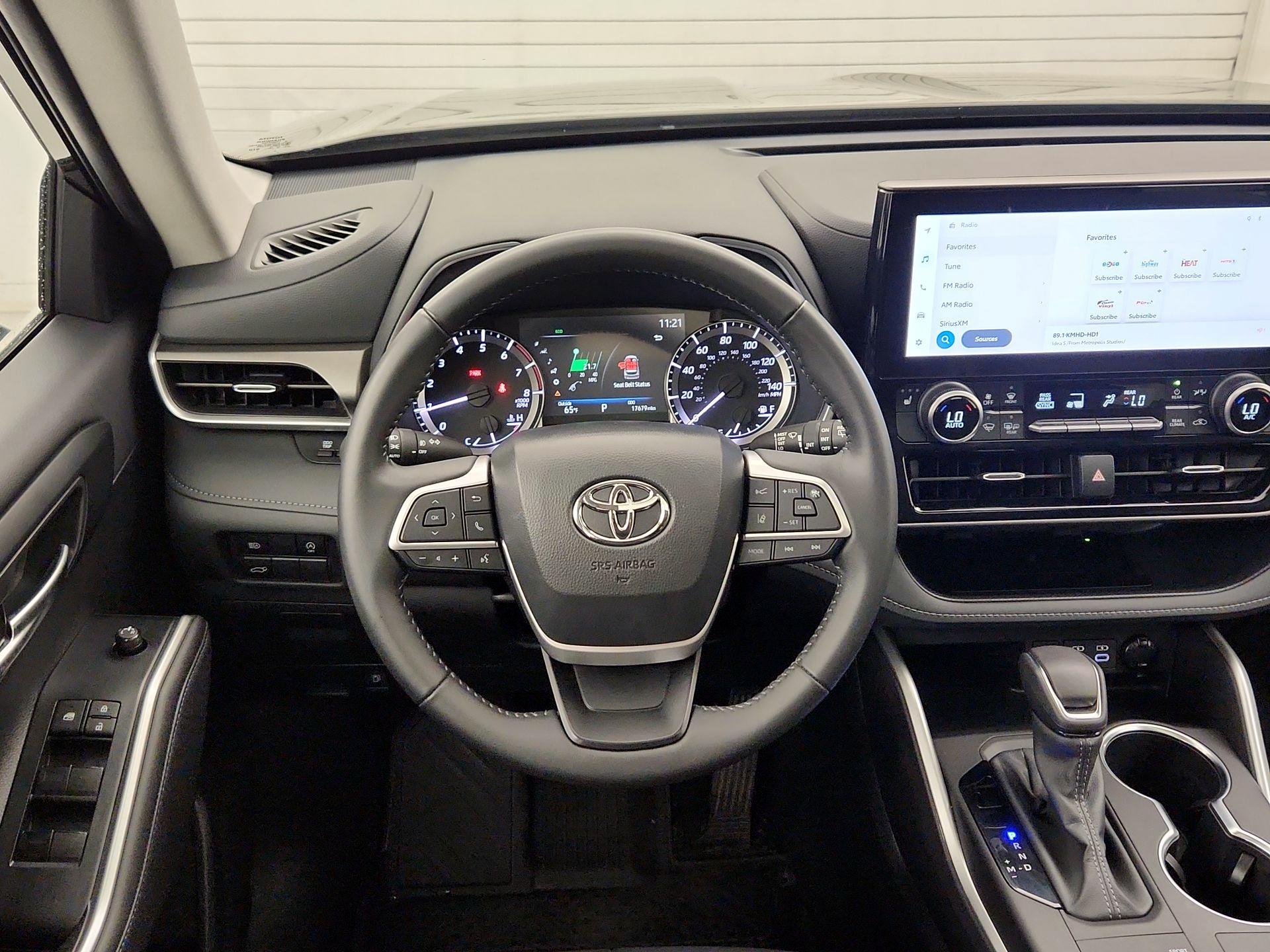 Thumbnail: 2023 Toyota Highlander - 10