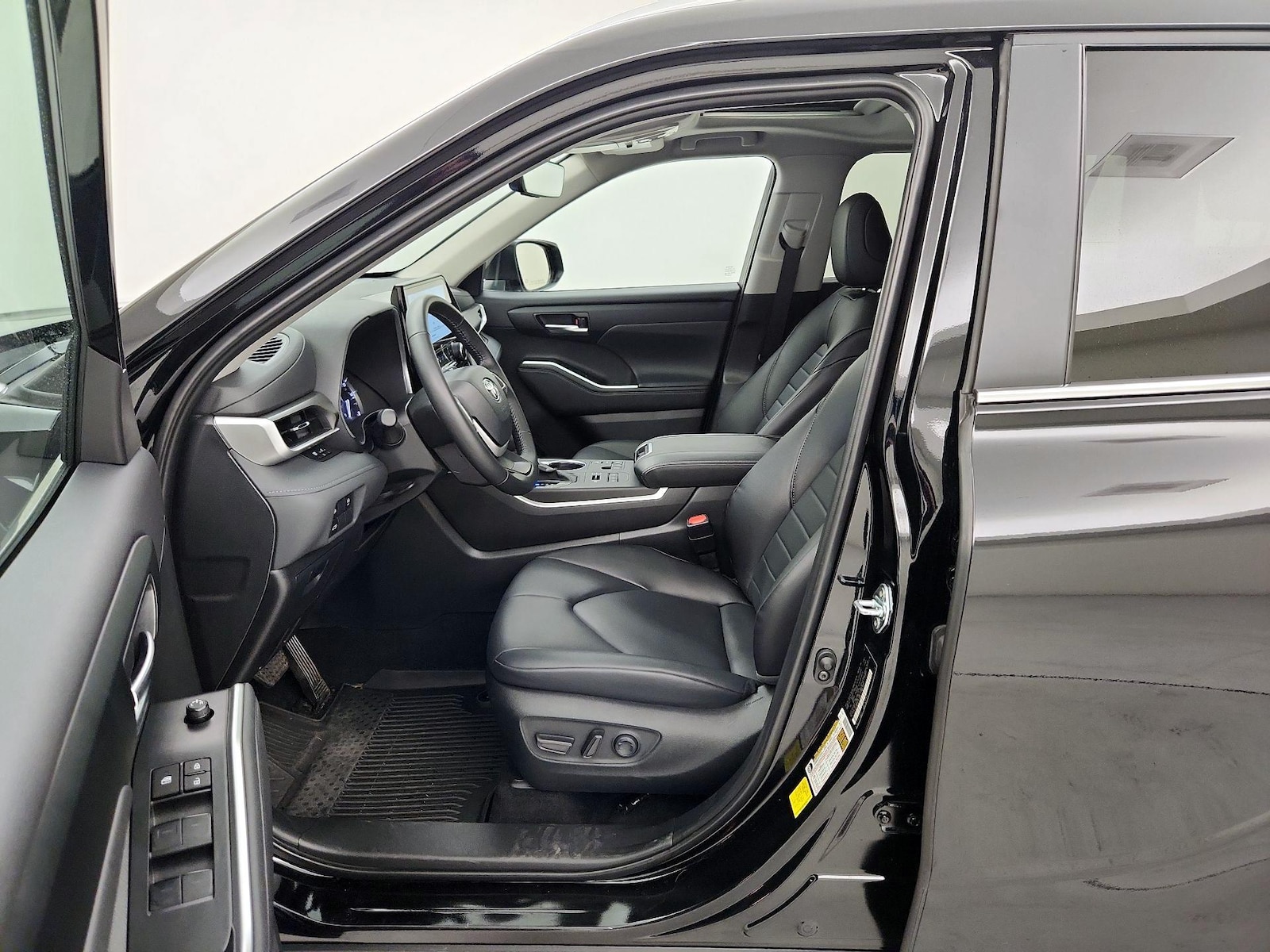 2023 Toyota Highlander XLE - Photo 12