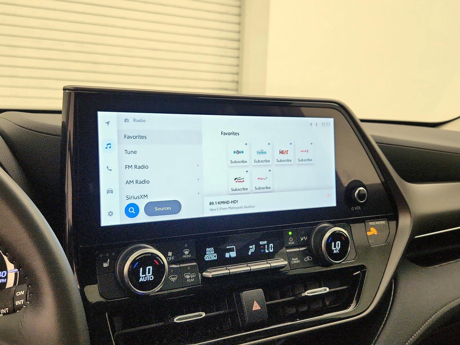 2023 Toyota Highlander XLE - Photo 16