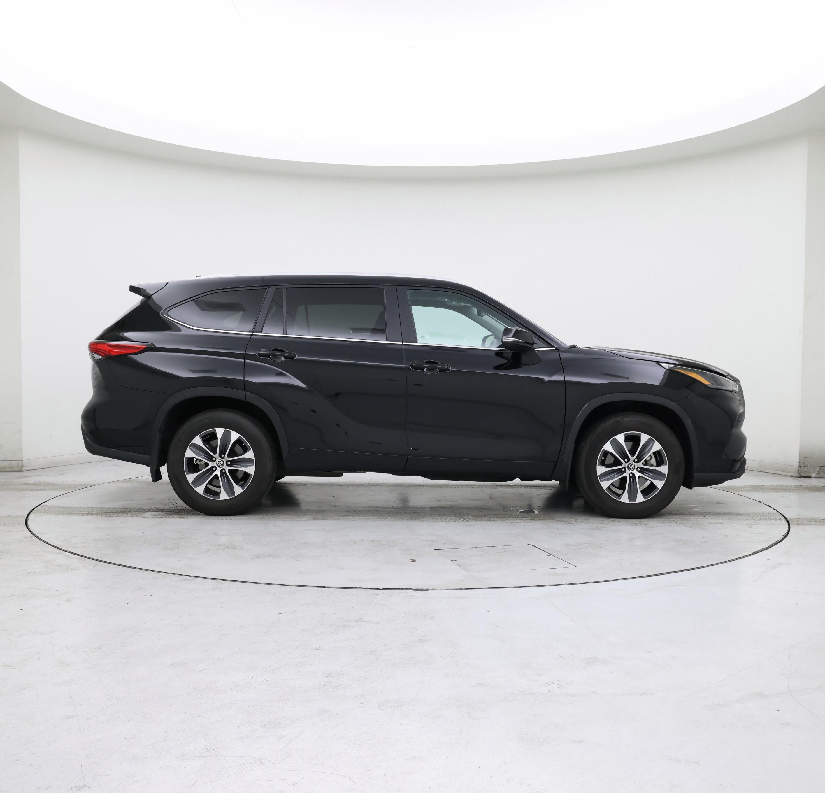 Thumbnail: 2023 Toyota Highlander - 7