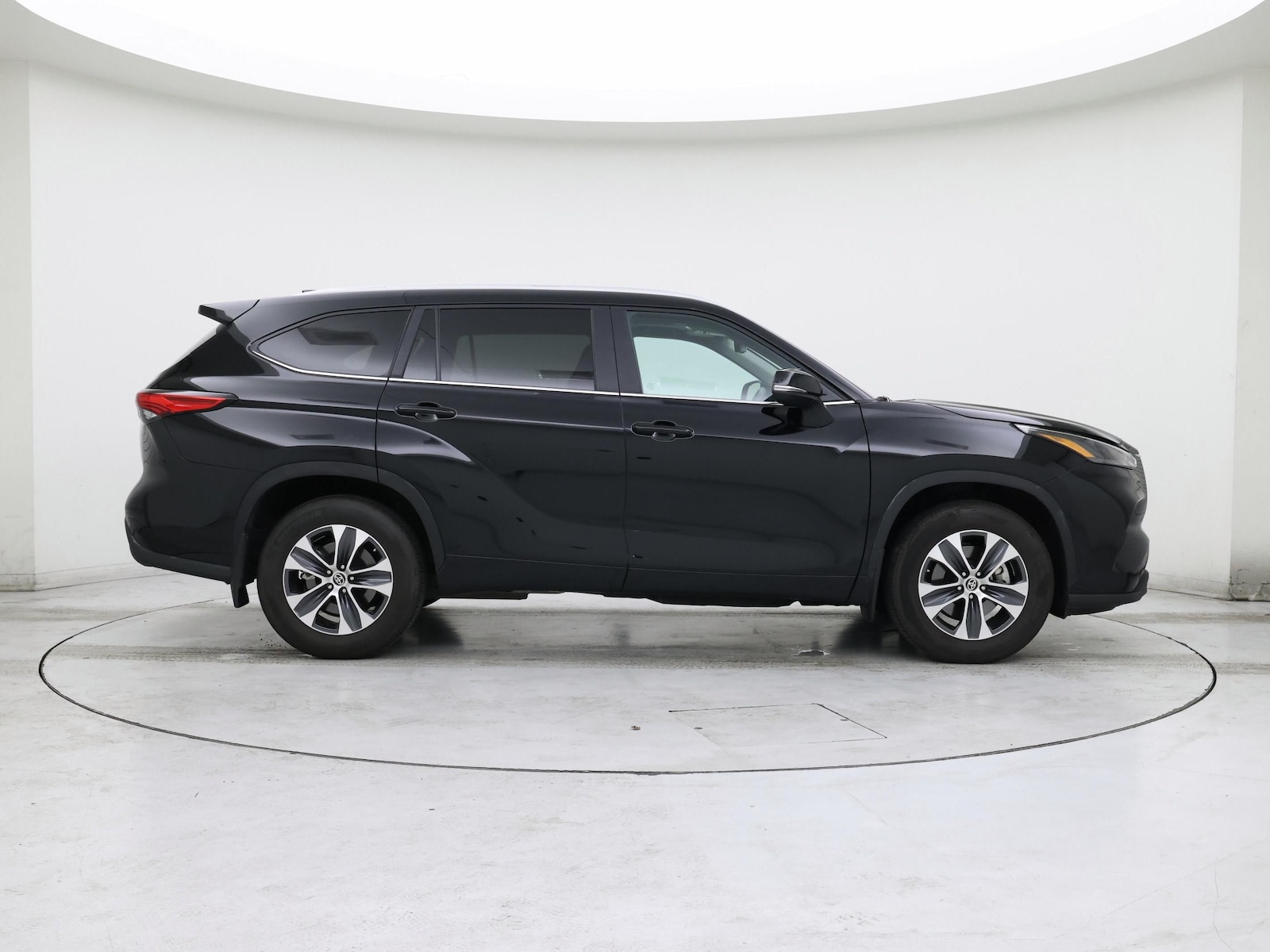 2023 Toyota Highlander XLE - Photo 8