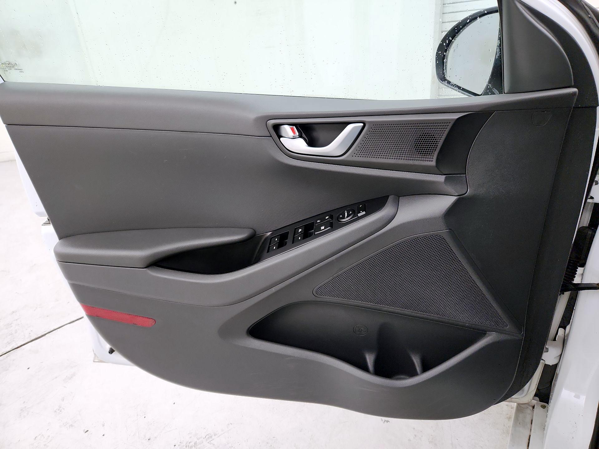 Thumbnail: 2017 Hyundai Ioniq - 12
