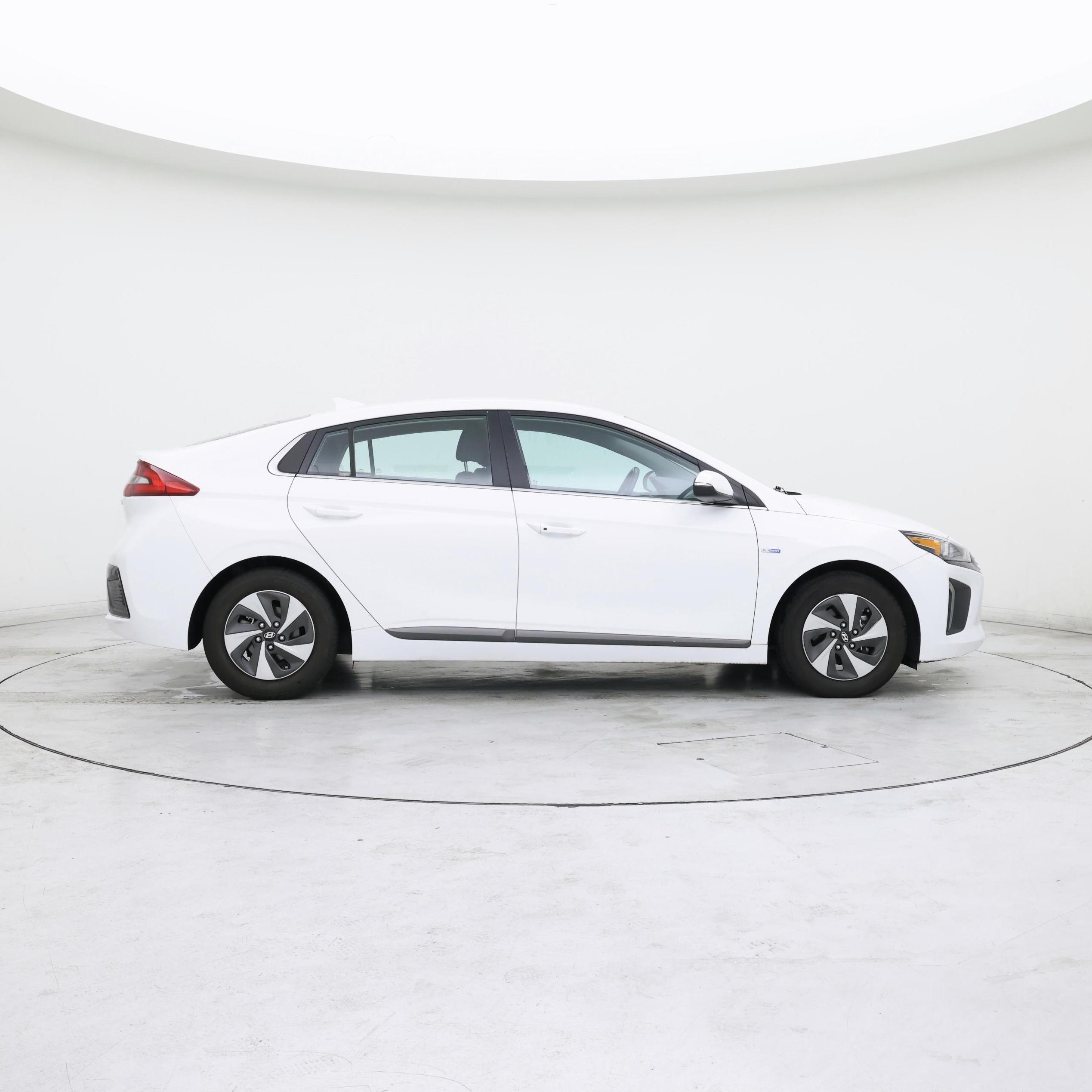 Thumbnail: 2017 Hyundai Ioniq - 7