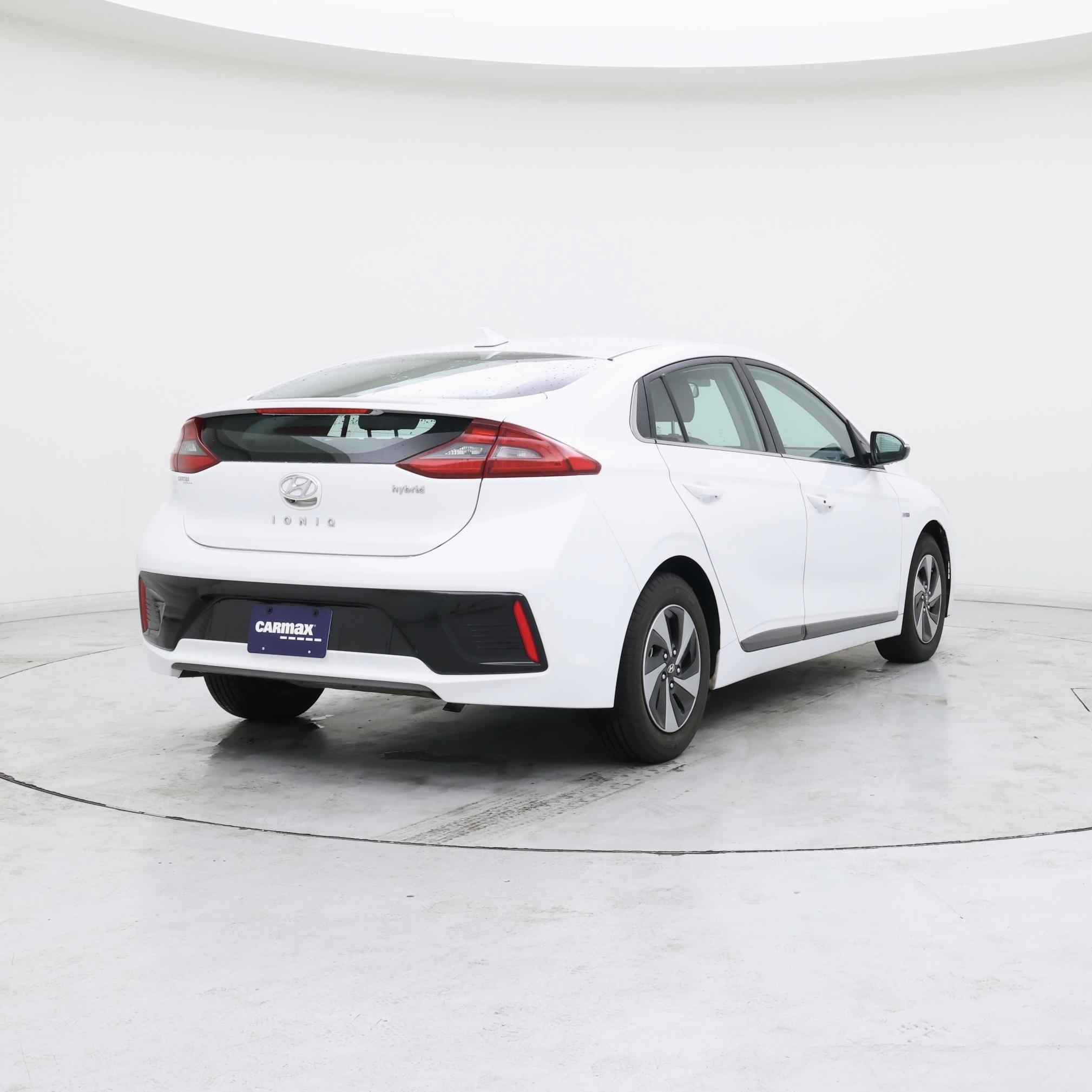 Thumbnail: 2017 Hyundai Ioniq - 8