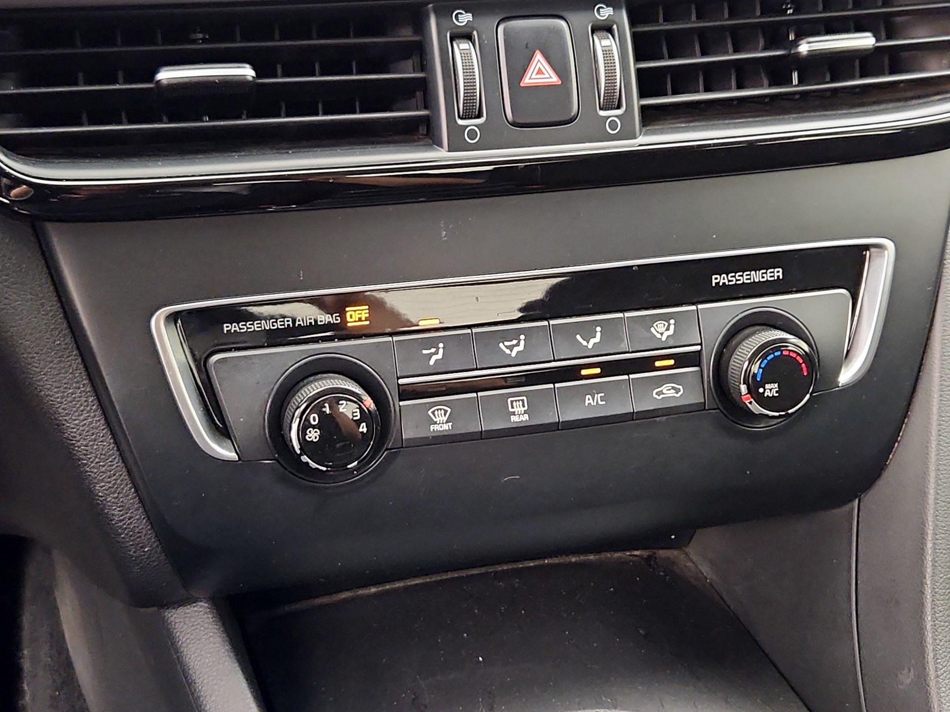 Thumbnail: 2016 Kia Optima - 16
