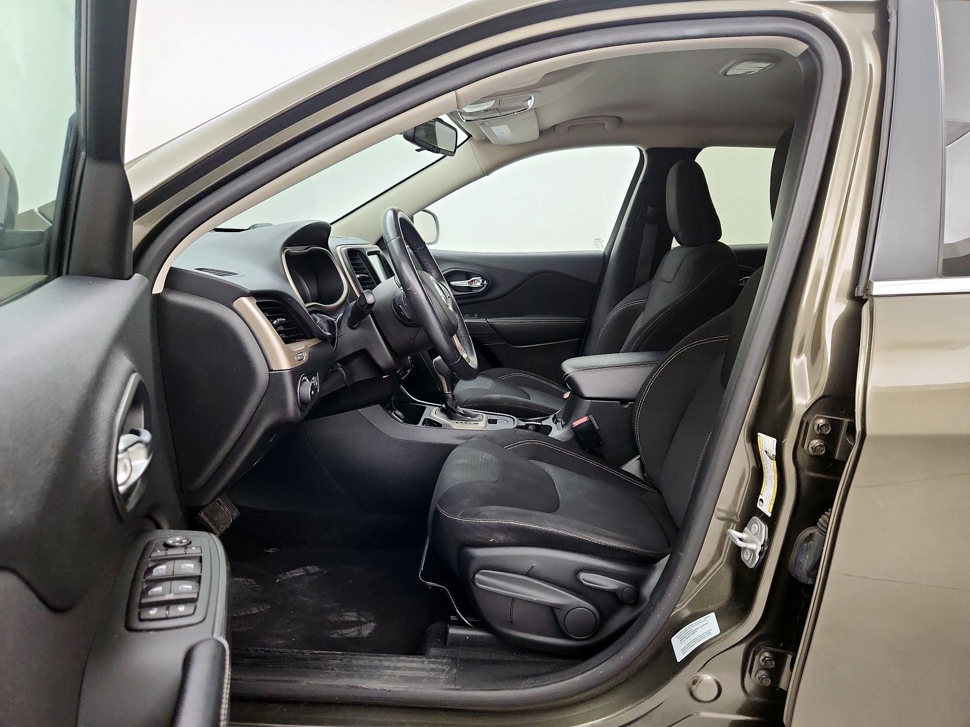 Thumbnail: 2015 Jeep Cherokee - 11