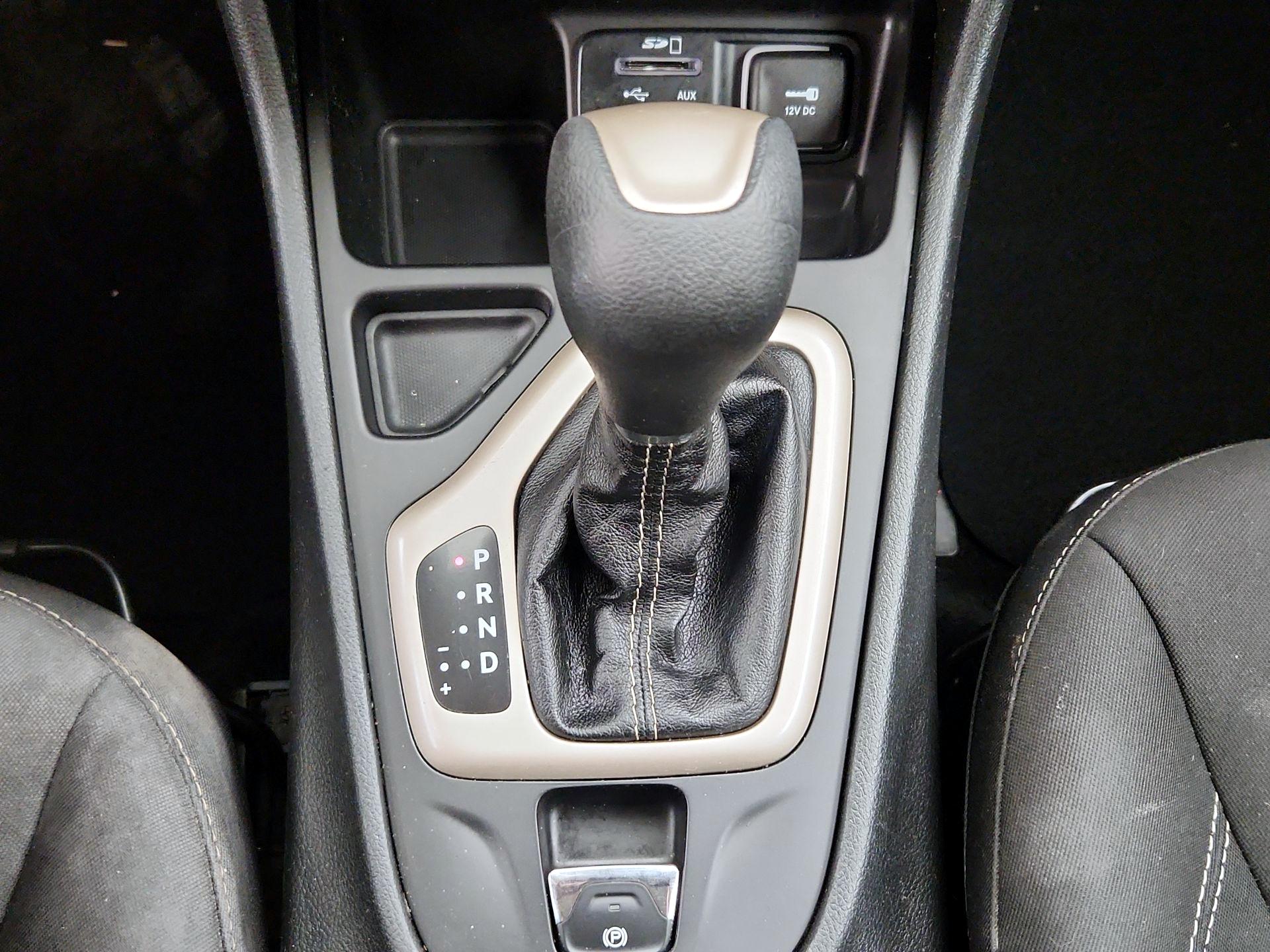 Thumbnail: 2015 Jeep Cherokee - 17