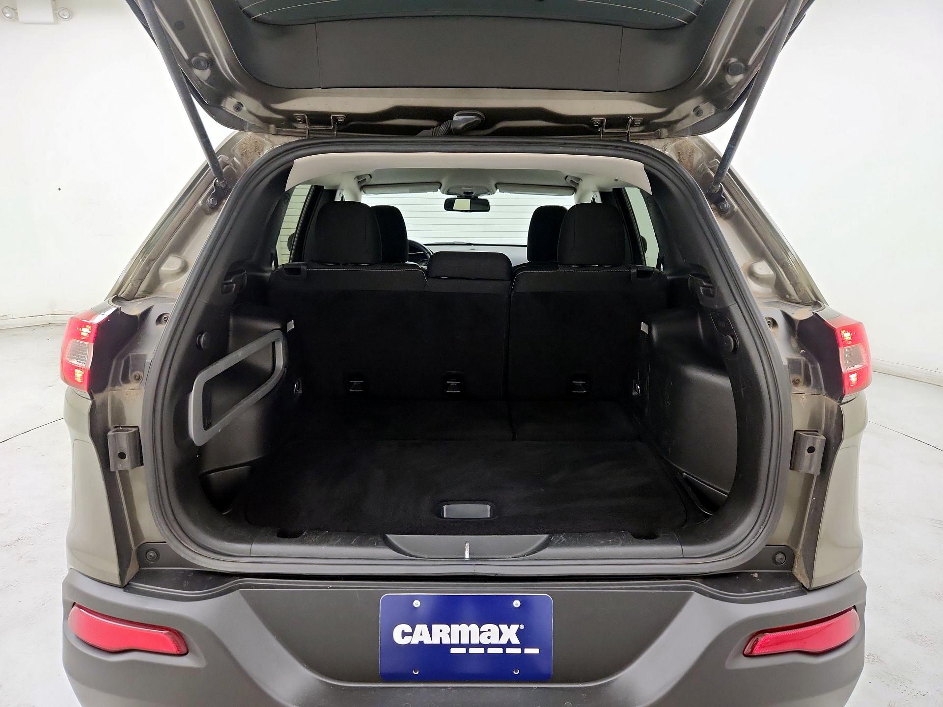 Thumbnail: 2015 Jeep Cherokee - 20