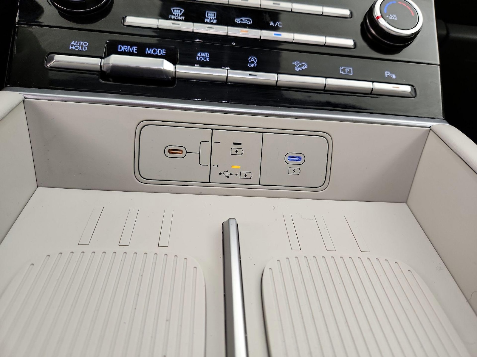 2025 Hyundai Santa Fe SE - Photo 19