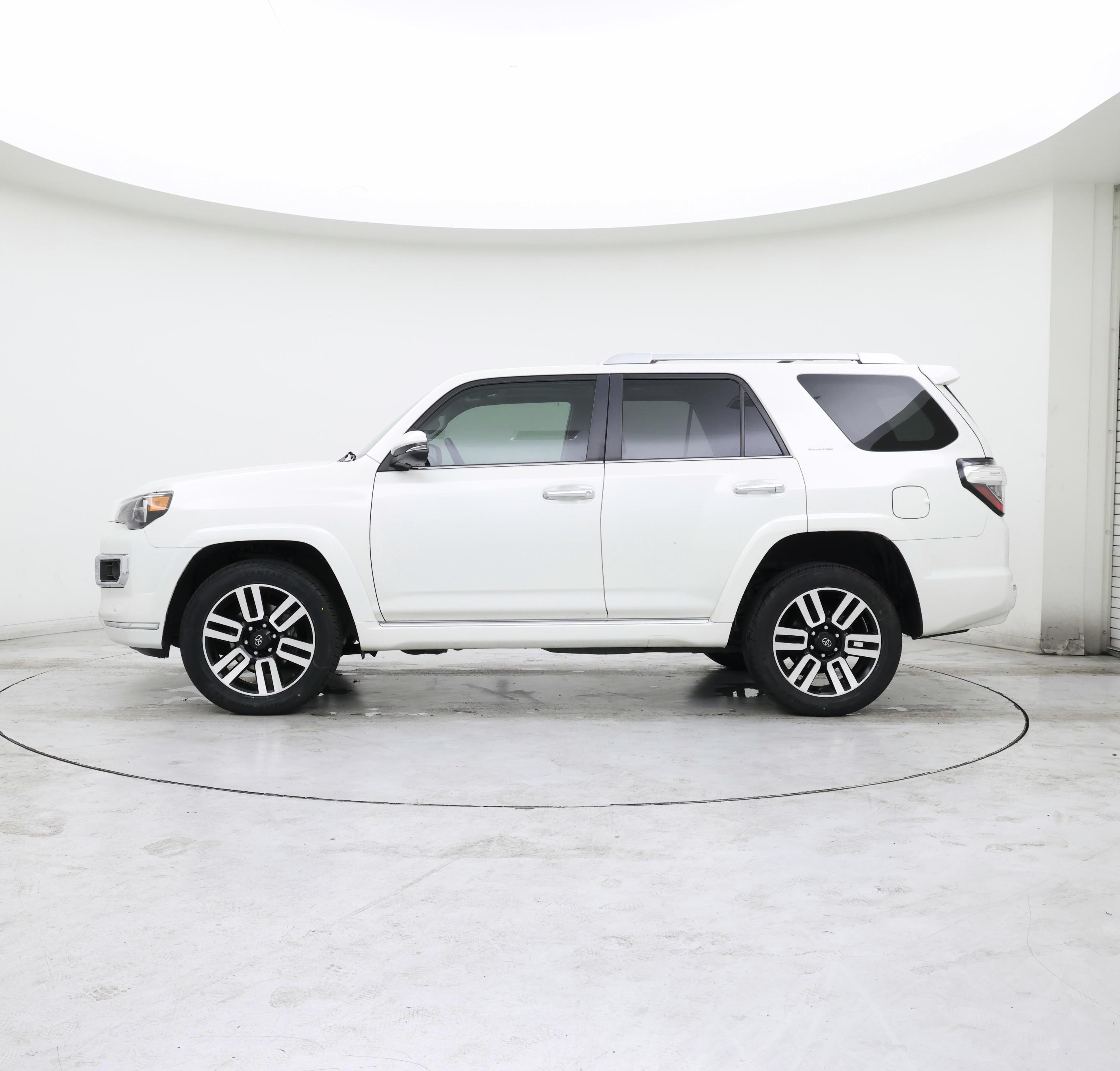 Thumbnail: 2021 Toyota 4Runner - 3