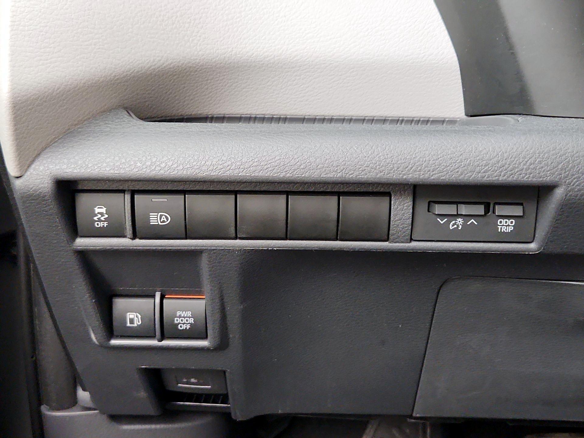 Thumbnail: 2021 Toyota Sienna - 13