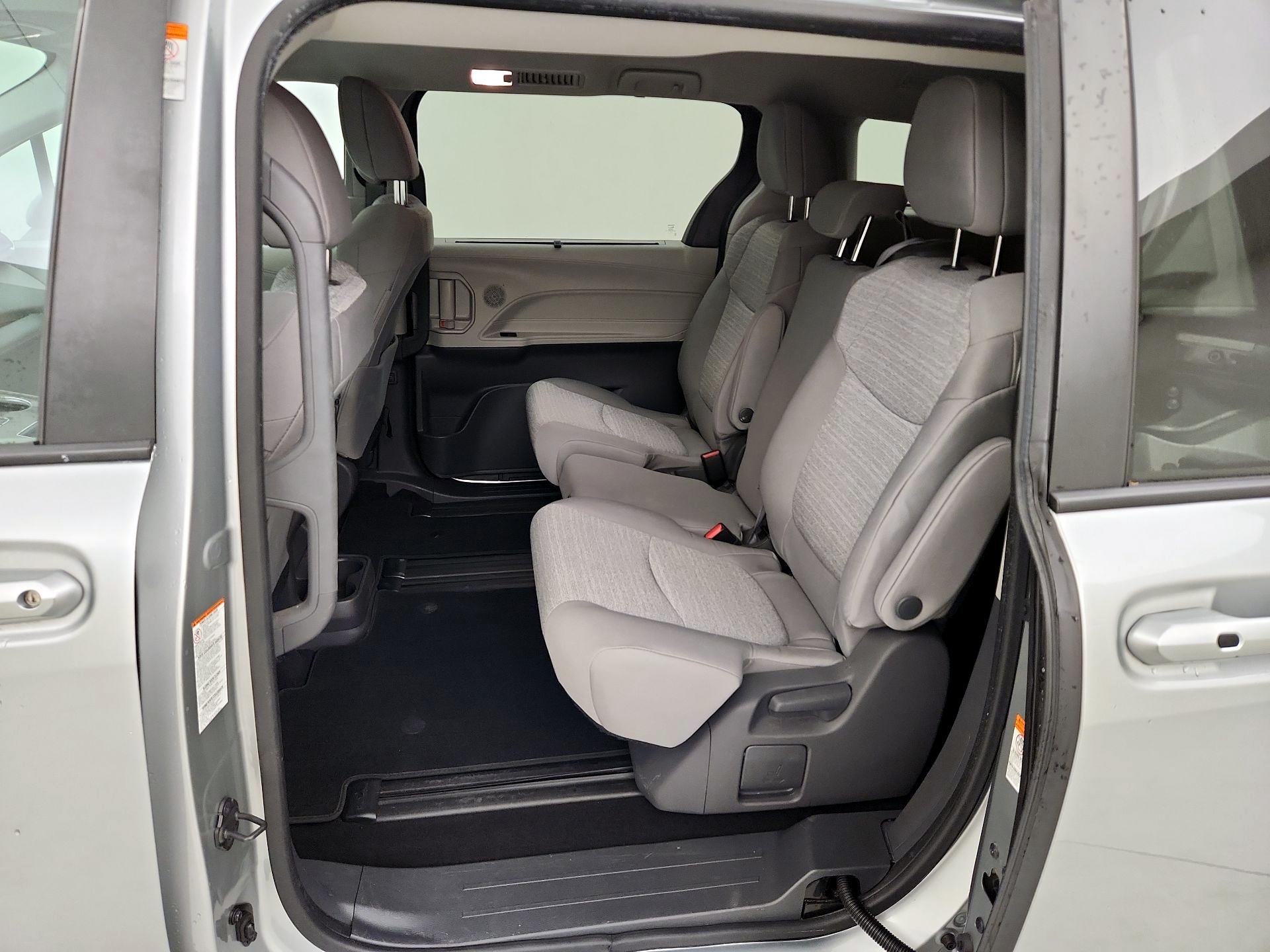 Thumbnail: 2021 Toyota Sienna - 19